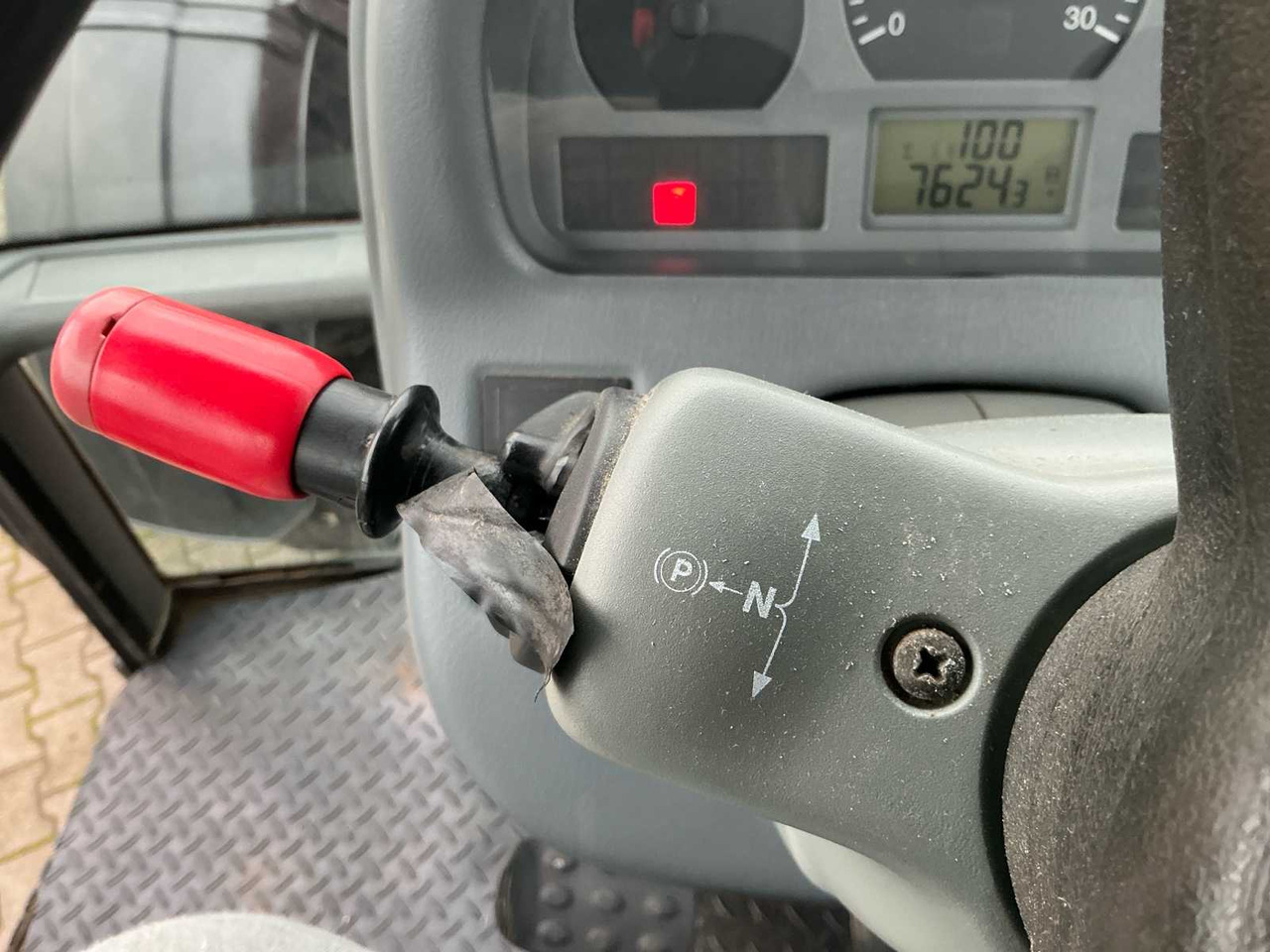 Traktori 2004 VALTRA T120 ALL-WHEEL DRIVE FARM TRACTOR: kuva Traktori 2004 VALTRA T120 ALL-WHEEL DRIVE FARM TRACTOR