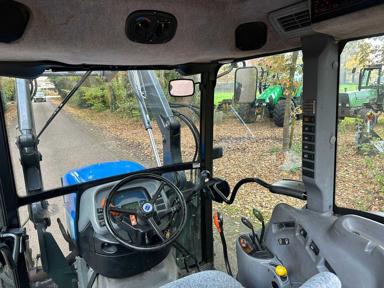 2005 NEW HOLLAND TN60DA ALL-WHEEL DRIVE FARM TRACTOR - Traktori: kuva 2005 NEW HOLLAND TN60DA ALL-WHEEL DRIVE FARM TRACTOR - Traktori 2005 NEW HOLLAND TN60DA ALL-WHEEL DRIVE FARM TRACTOR - Traktori: kuva 2005 NEW HOLLAND TN60DA ALL-WHEEL DRIVE FARM TRACTOR - Traktori