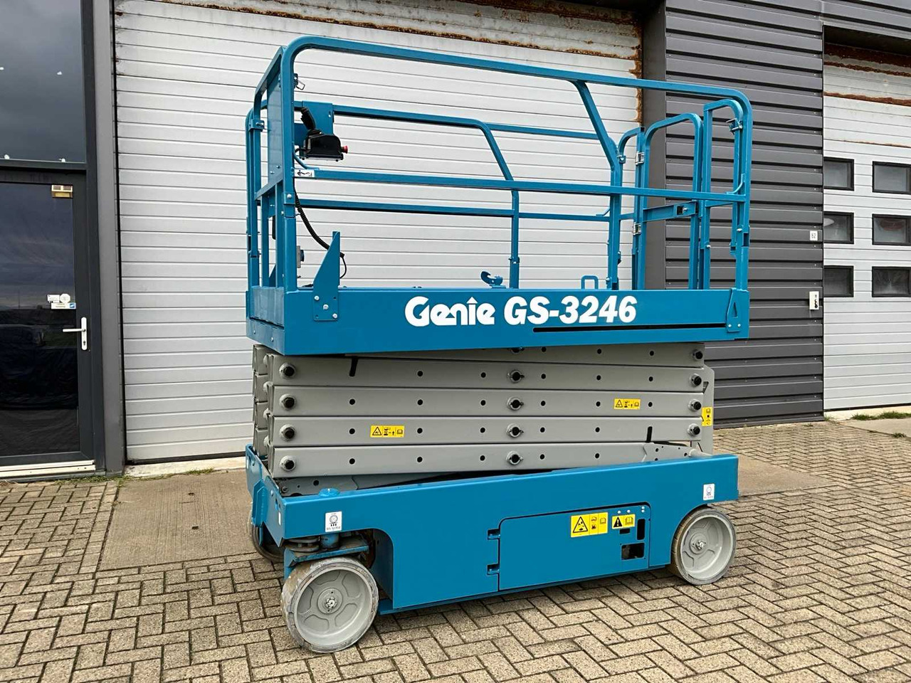 2006 GENIE GS-3246 AERIAL PLATFORM - Henkilönostin: kuva 2006 GENIE GS-3246 AERIAL PLATFORM - Henkilönostin 2006 GENIE GS-3246 AERIAL PLATFORM - Henkilönostin: kuva 2006 GENIE GS-3246 AERIAL PLATFORM - Henkilönostin
