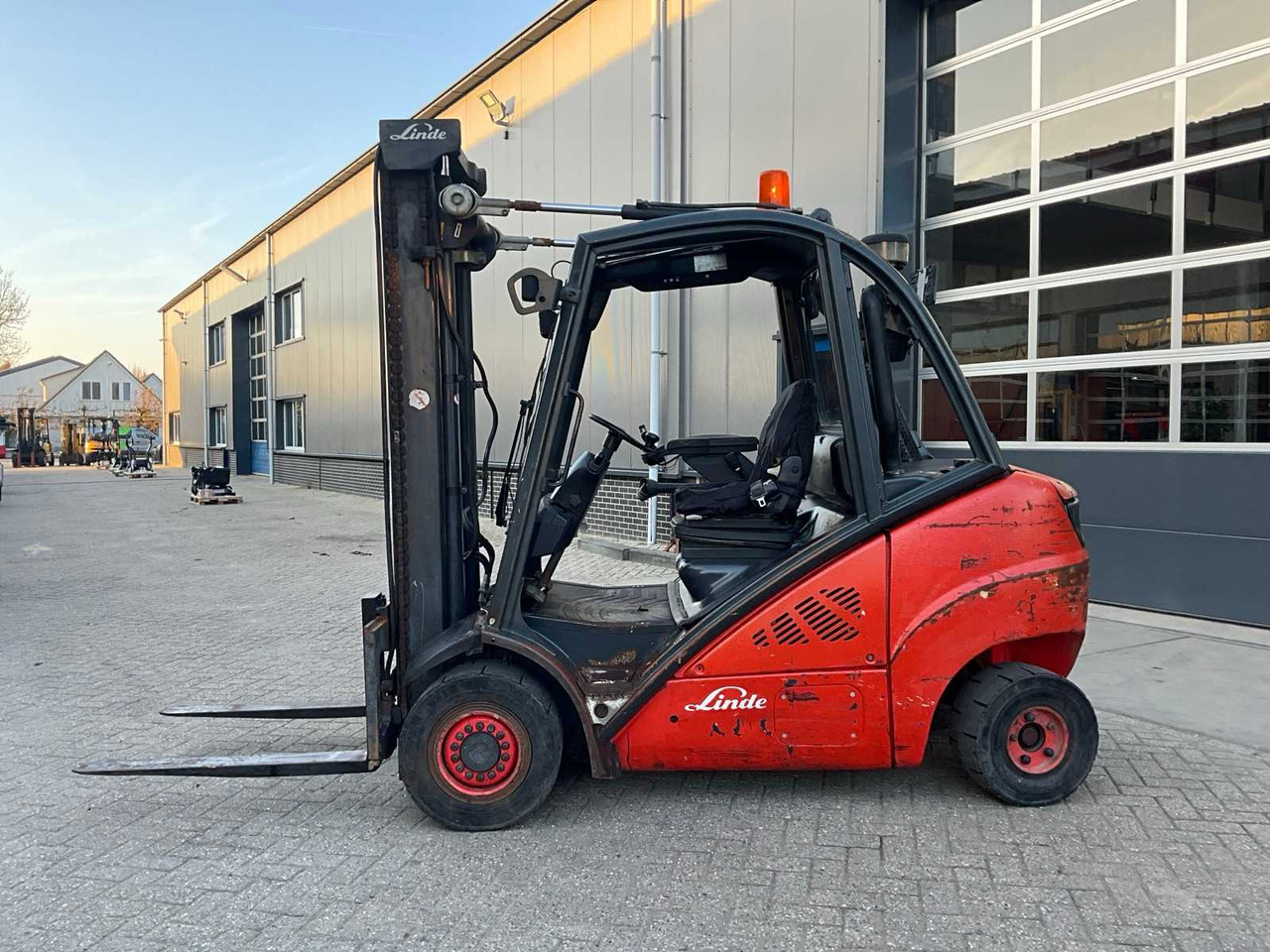2010 LINDE H30D-01 FORKLIFT - Vastapainotrukki: kuva 2010 LINDE H30D-01 FORKLIFT - Vastapainotrukki 2010 LINDE H30D-01 FORKLIFT - Vastapainotrukki: kuva 2010 LINDE H30D-01 FORKLIFT - Vastapainotrukki