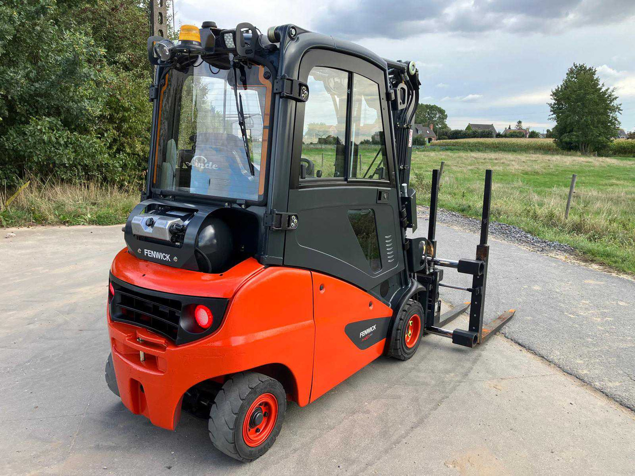 2015 LINDE H20T DOUBLE FORK FORKLIFT - Vastapainotrukki: kuva 2015 LINDE H20T DOUBLE FORK FORKLIFT - Vastapainotrukki 2015 LINDE H20T DOUBLE FORK FORKLIFT - Vastapainotrukki: kuva 2015 LINDE H20T DOUBLE FORK FORKLIFT - Vastapainotrukki