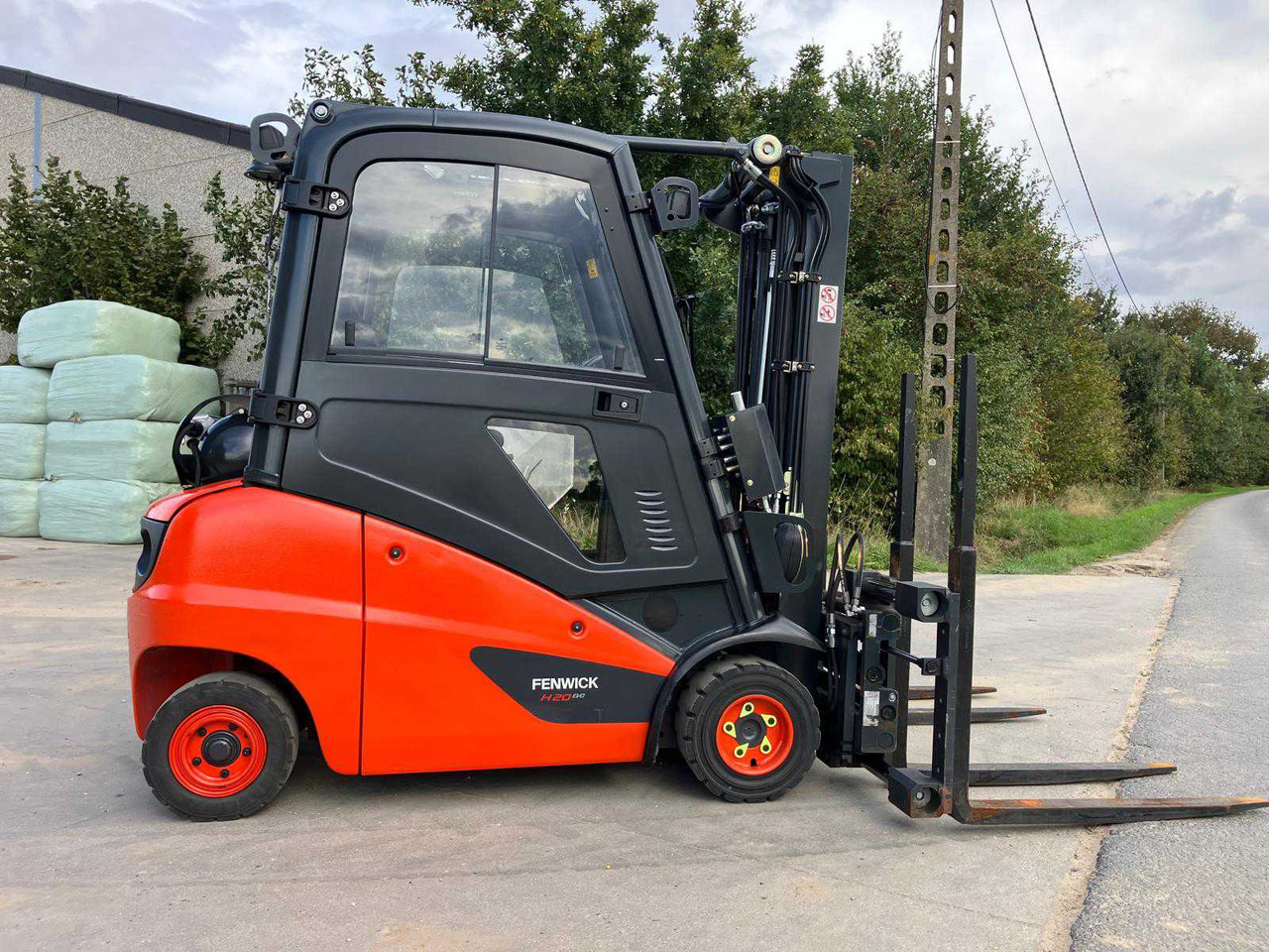 2015 LINDE H20T DOUBLE FORK FORKLIFT - Vastapainotrukki: kuva 2015 LINDE H20T DOUBLE FORK FORKLIFT - Vastapainotrukki 2015 LINDE H20T DOUBLE FORK FORKLIFT - Vastapainotrukki: kuva 2015 LINDE H20T DOUBLE FORK FORKLIFT - Vastapainotrukki
