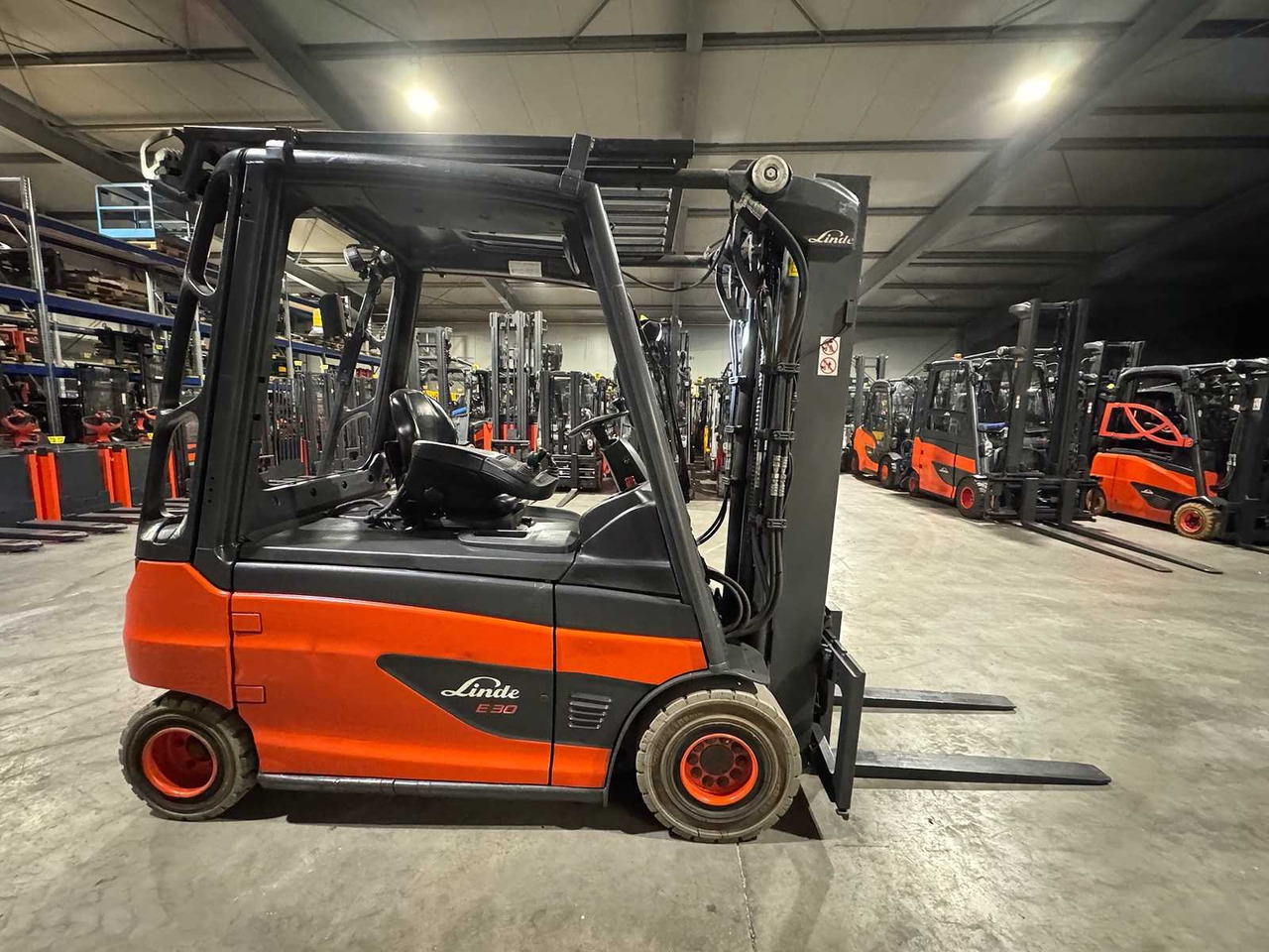 Vastapainotrukki 2016 SERVICE + UVV 10/2026 LINDE E30L 3.000KG EVO TRIPLEX 3.+4.: kuva Vastapainotrukki 2016 SERVICE + UVV 10/2026 LINDE E30L 3.000KG EVO TRIPLEX 3.+4. Vastapainotrukki 2016 SERVICE + UVV 10/2026 LINDE E30L 3.000KG EVO TRIPLEX 3.+4.: kuva Vastapainotrukki 2016 SERVICE + UVV 10/2026 LINDE E30L 3.000KG EVO TRIPLEX 3.+4.