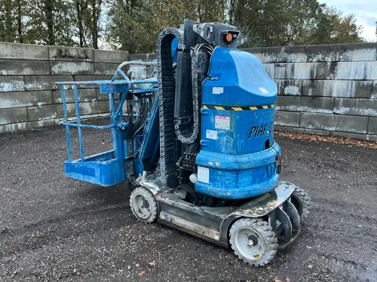 ATN PIAF 880R - Henkilönostin: kuva ATN PIAF 880R - Henkilönostin ATN PIAF 880R - Henkilönostin: kuva ATN PIAF 880R - Henkilönostin