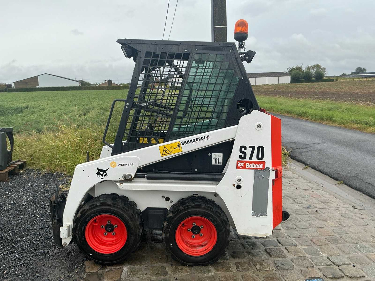 BOBCAT S70 - Liukuohjattu kuormaaja: kuva BOBCAT S70 - Liukuohjattu kuormaaja BOBCAT S70 - Liukuohjattu kuormaaja: kuva BOBCAT S70 - Liukuohjattu kuormaaja