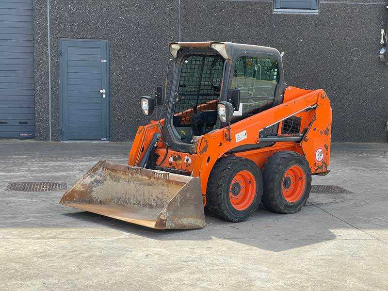 Bobcat S450 - Liukuohjattu kuormaaja: kuva Bobcat S450 - Liukuohjattu kuormaaja Bobcat S450 - Liukuohjattu kuormaaja: kuva Bobcat S450 - Liukuohjattu kuormaaja