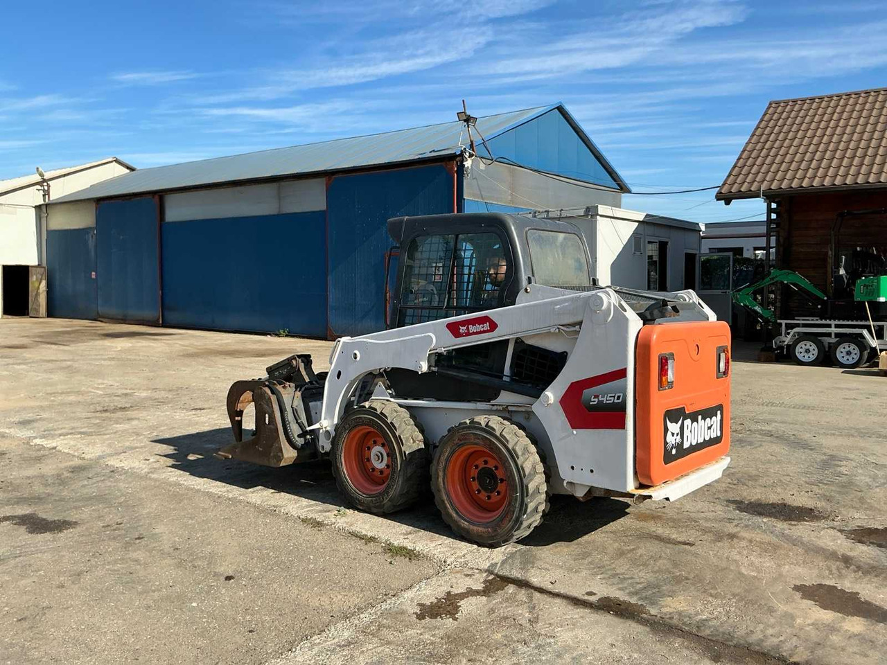 Bobcat S450 - Liukuohjattu kuormaaja: kuva Bobcat S450 - Liukuohjattu kuormaaja Bobcat S450 - Liukuohjattu kuormaaja: kuva Bobcat S450 - Liukuohjattu kuormaaja
