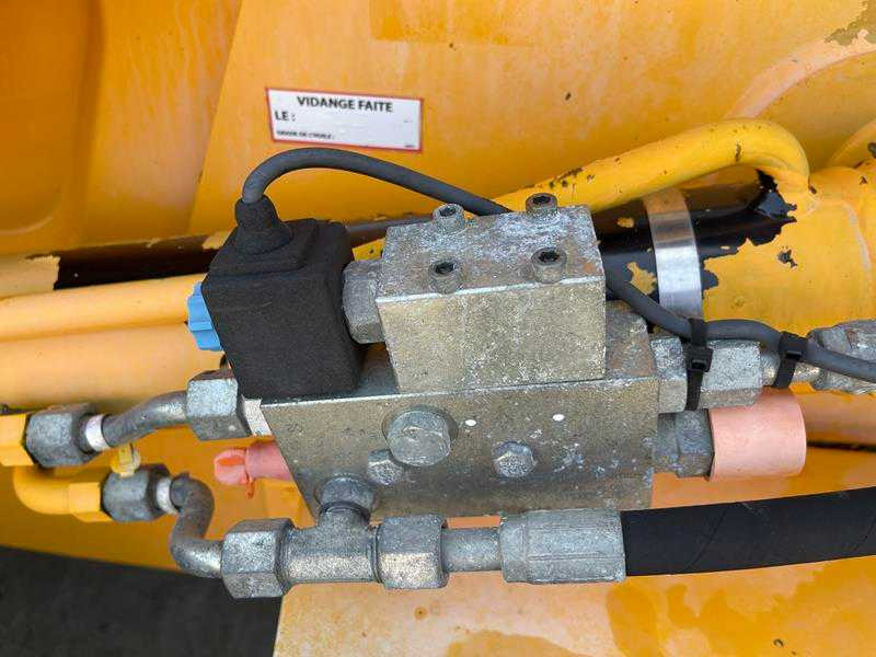 Caterpillar 428F - Kaivuri-trukki: kuva Caterpillar 428F - Kaivuri-trukki Caterpillar 428F - Kaivuri-trukki: kuva Caterpillar 428F - Kaivuri-trukki