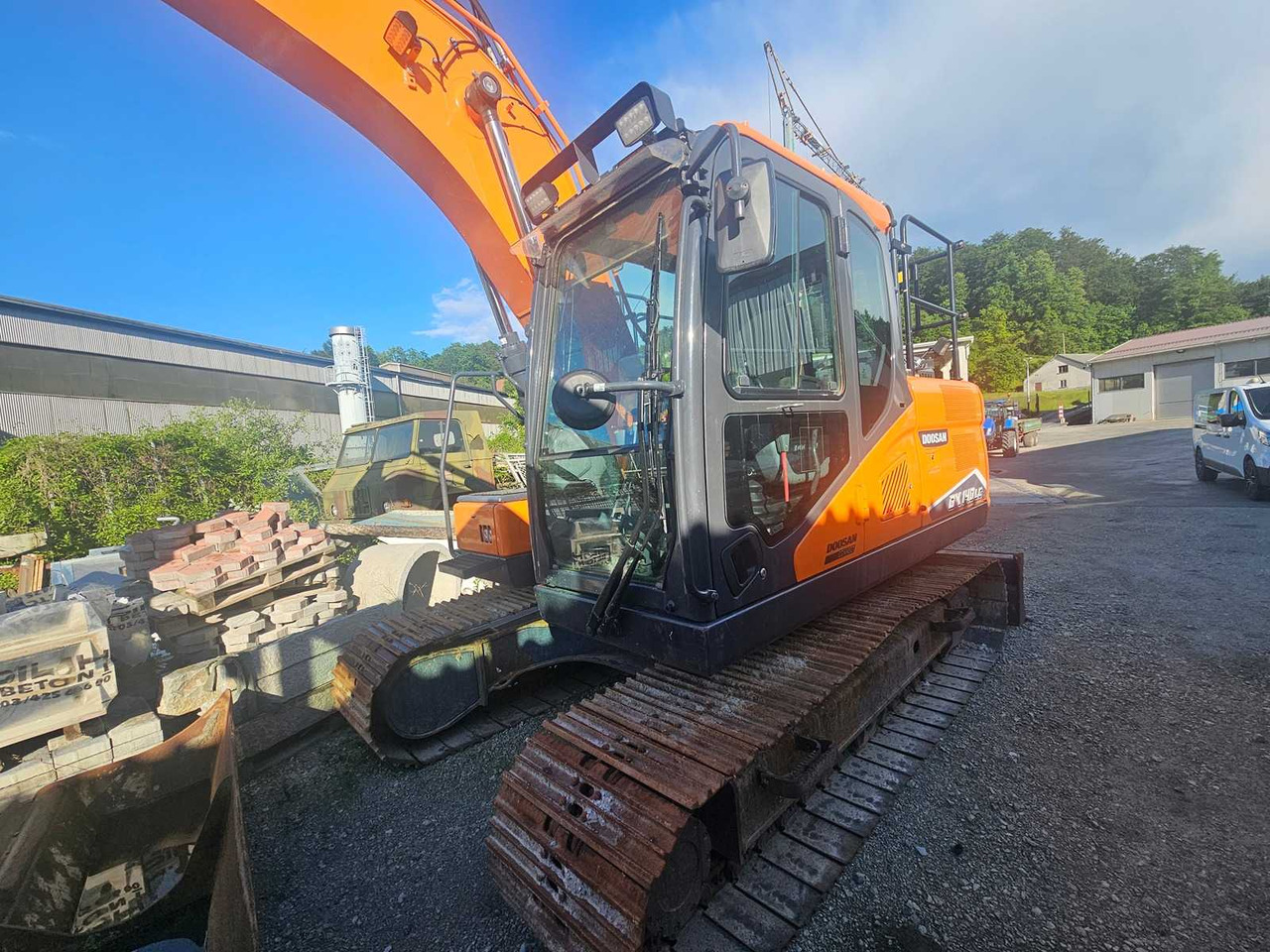 DOOSAN DX140LCR-7 - Telakaivukone: kuva DOOSAN DX140LCR-7 - Telakaivukone DOOSAN DX140LCR-7 - Telakaivukone: kuva DOOSAN DX140LCR-7 - Telakaivukone