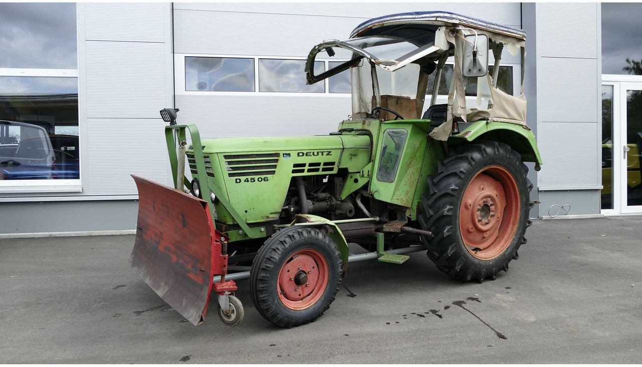 Deutz D 45 - Traktori: kuva Deutz D 45 - Traktori Deutz D 45 - Traktori: kuva Deutz D 45 - Traktori