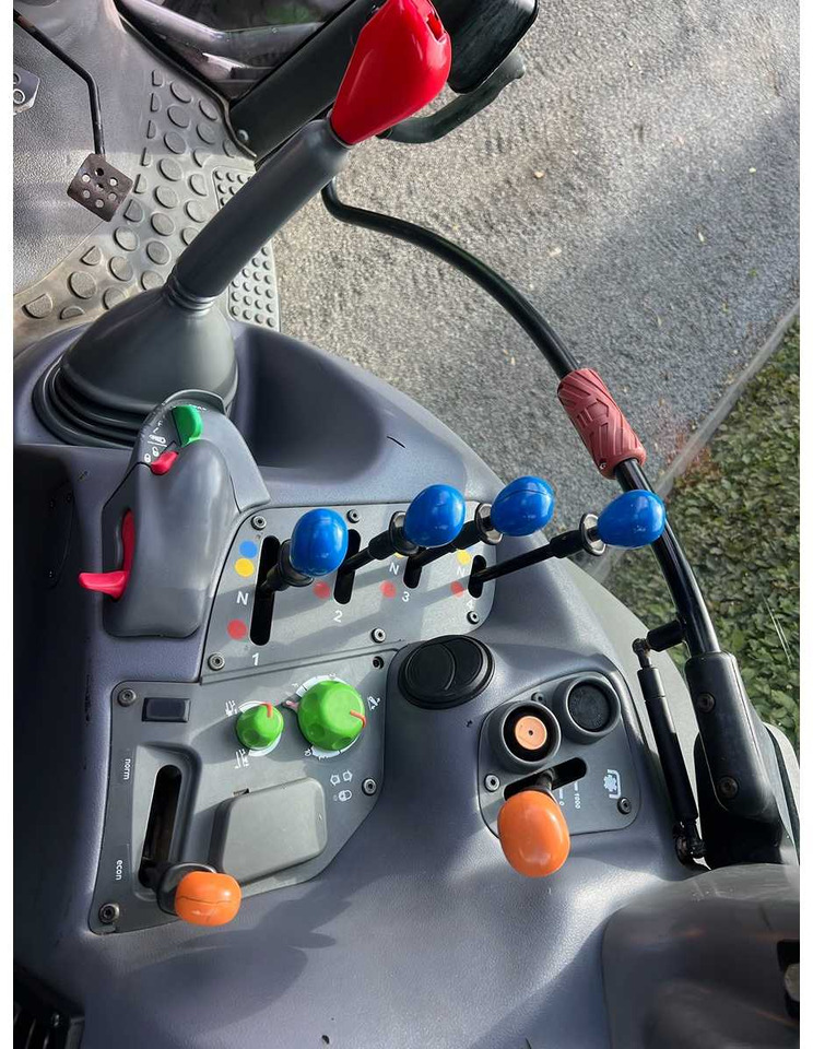 Traktori Deutz Fahr Agrotron 130: kuva Traktori Deutz Fahr Agrotron 130