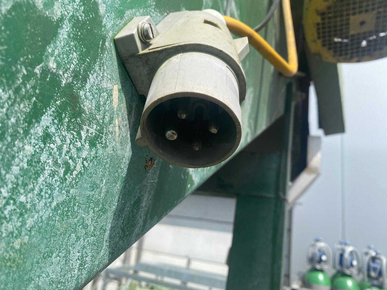 Dispenser - Karjatalouskone: kuva Dispenser - Karjatalouskone Dispenser - Karjatalouskone: kuva Dispenser - Karjatalouskone