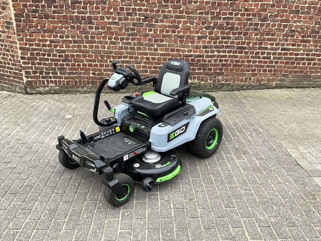 EGO Z6 - Ruohonleikkuri: kuva EGO Z6 - Ruohonleikkuri EGO Z6 - Ruohonleikkuri: kuva EGO Z6 - Ruohonleikkuri