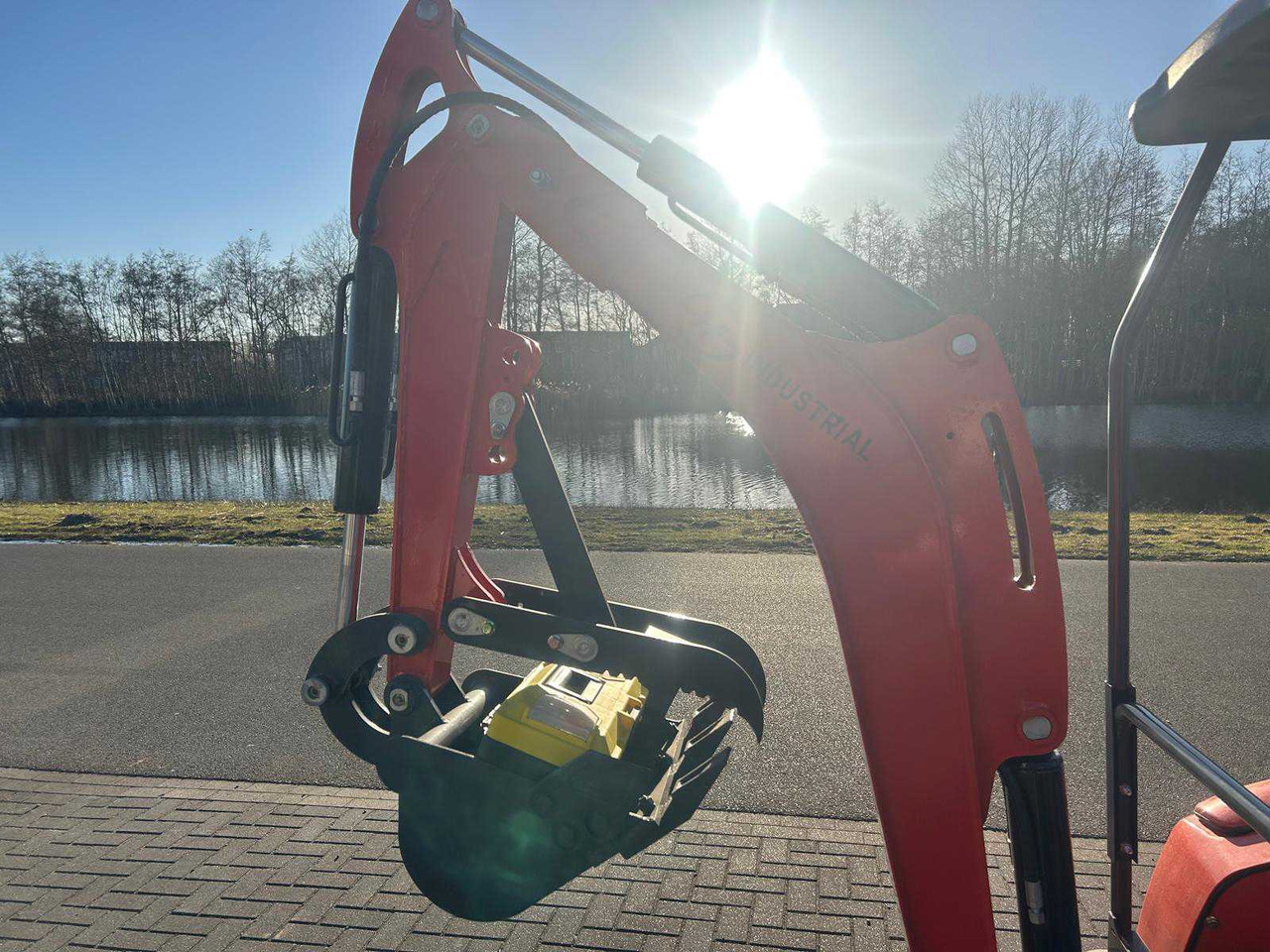 Minikuormaaja FF industrial ME18: kuva Minikuormaaja FF industrial ME18