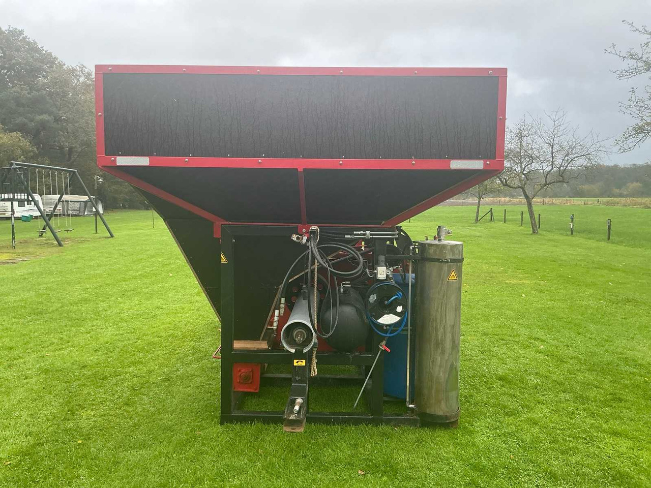 Geringhoff GERINGHOFF HAMMER MILL - Itsekulkeva silppuri: kuva Geringhoff GERINGHOFF HAMMER MILL - Itsekulkeva silppuri Geringhoff GERINGHOFF HAMMER MILL - Itsekulkeva silppuri: kuva Geringhoff GERINGHOFF HAMMER MILL - Itsekulkeva silppuri