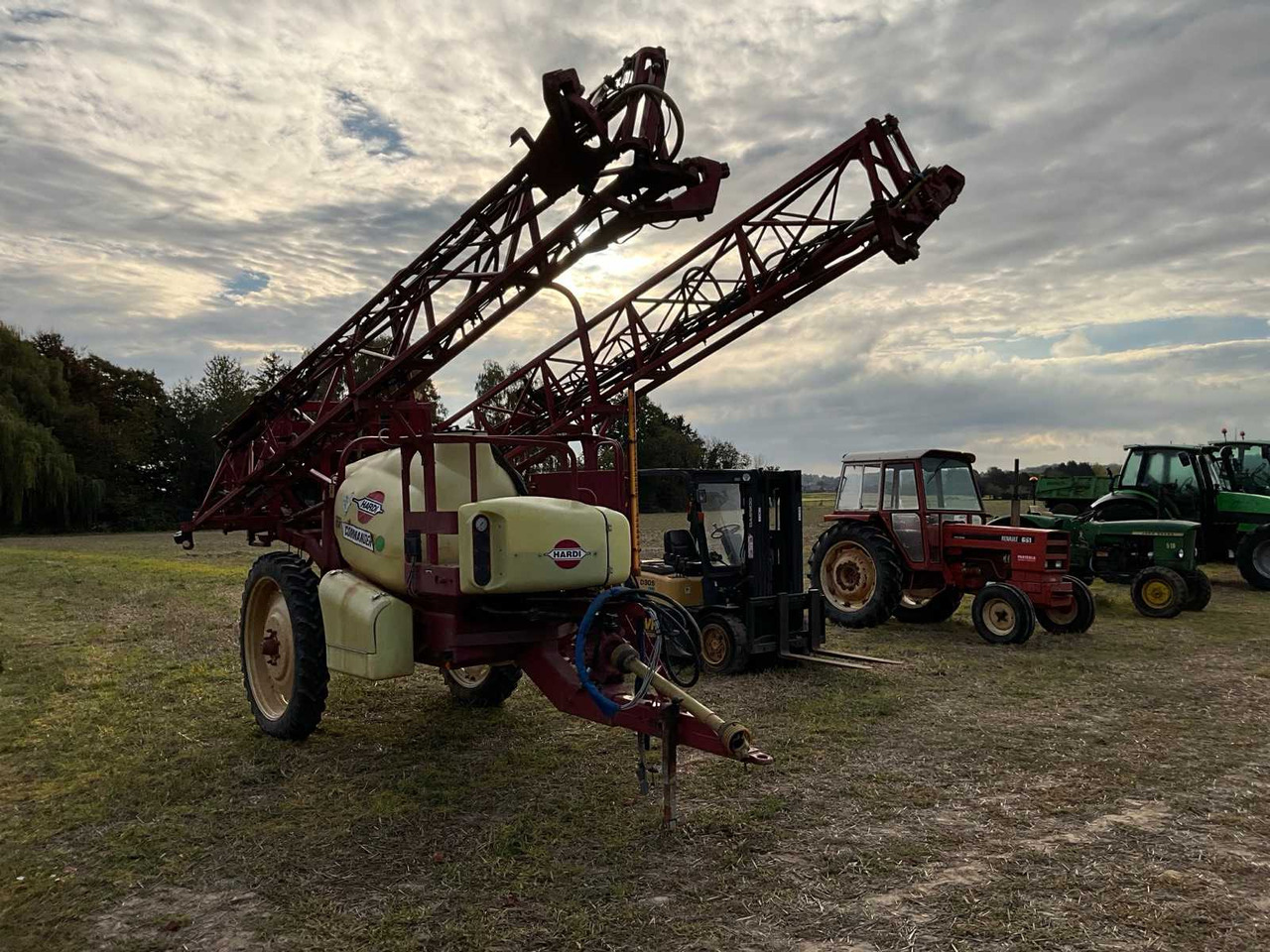 Hardi Commander - Kasvinsuojeluruisku: kuva Hardi Commander - Kasvinsuojeluruisku Hardi Commander - Kasvinsuojeluruisku: kuva Hardi Commander - Kasvinsuojeluruisku