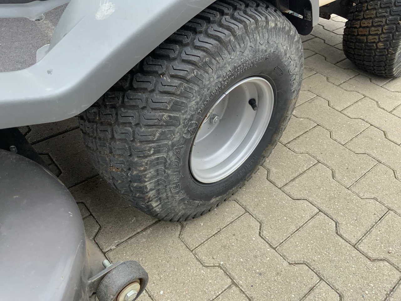 Ruohonleikkuri Husqvarna P524: kuva Ruohonleikkuri Husqvarna P524