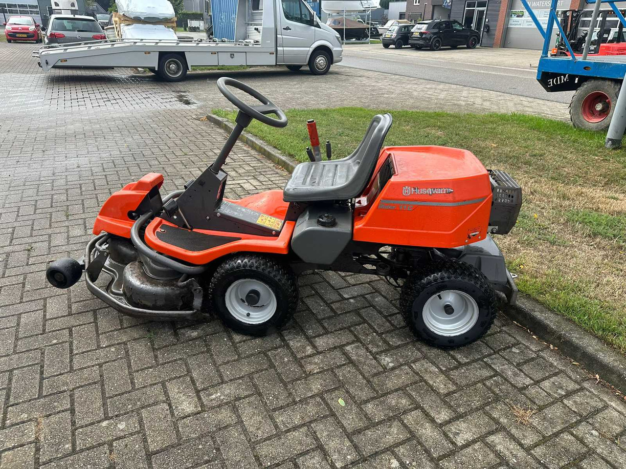 Husqvarna Rider 11c - Ruohonleikkuri: kuva Husqvarna Rider 11c - Ruohonleikkuri Husqvarna Rider 11c - Ruohonleikkuri: kuva Husqvarna Rider 11c - Ruohonleikkuri