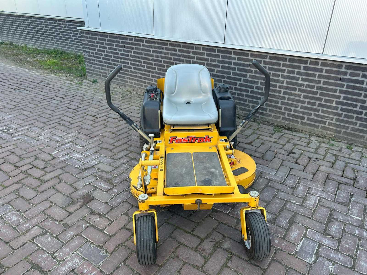 Hustler Fastrak - Ruohonleikkuri: kuva Hustler Fastrak - Ruohonleikkuri Hustler Fastrak - Ruohonleikkuri: kuva Hustler Fastrak - Ruohonleikkuri