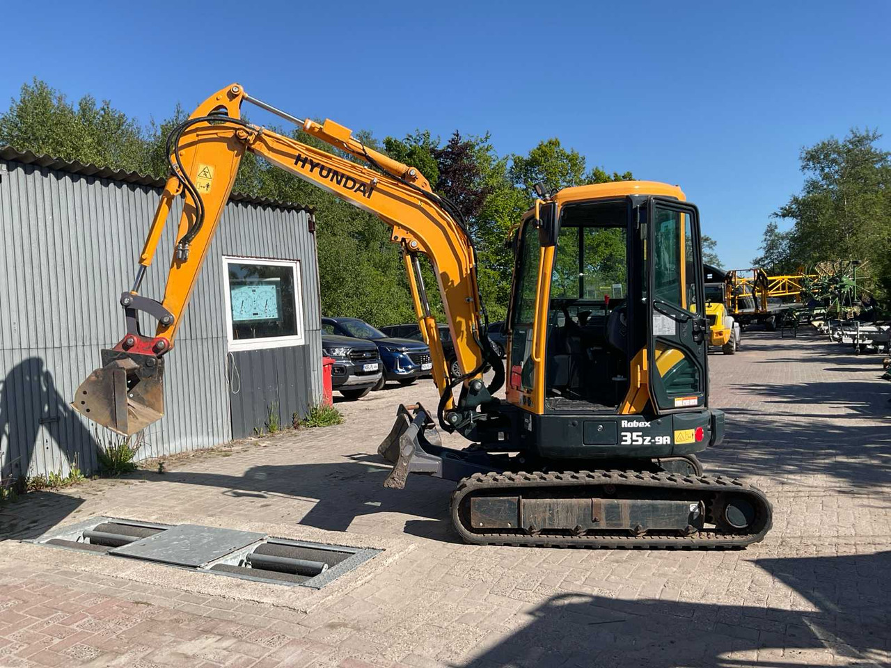 Hyundai Excabator Robex-35z-9A - Telakaivukone: kuva Hyundai Excabator Robex-35z-9A - Telakaivukone Hyundai Excabator Robex-35z-9A - Telakaivukone: kuva Hyundai Excabator Robex-35z-9A - Telakaivukone