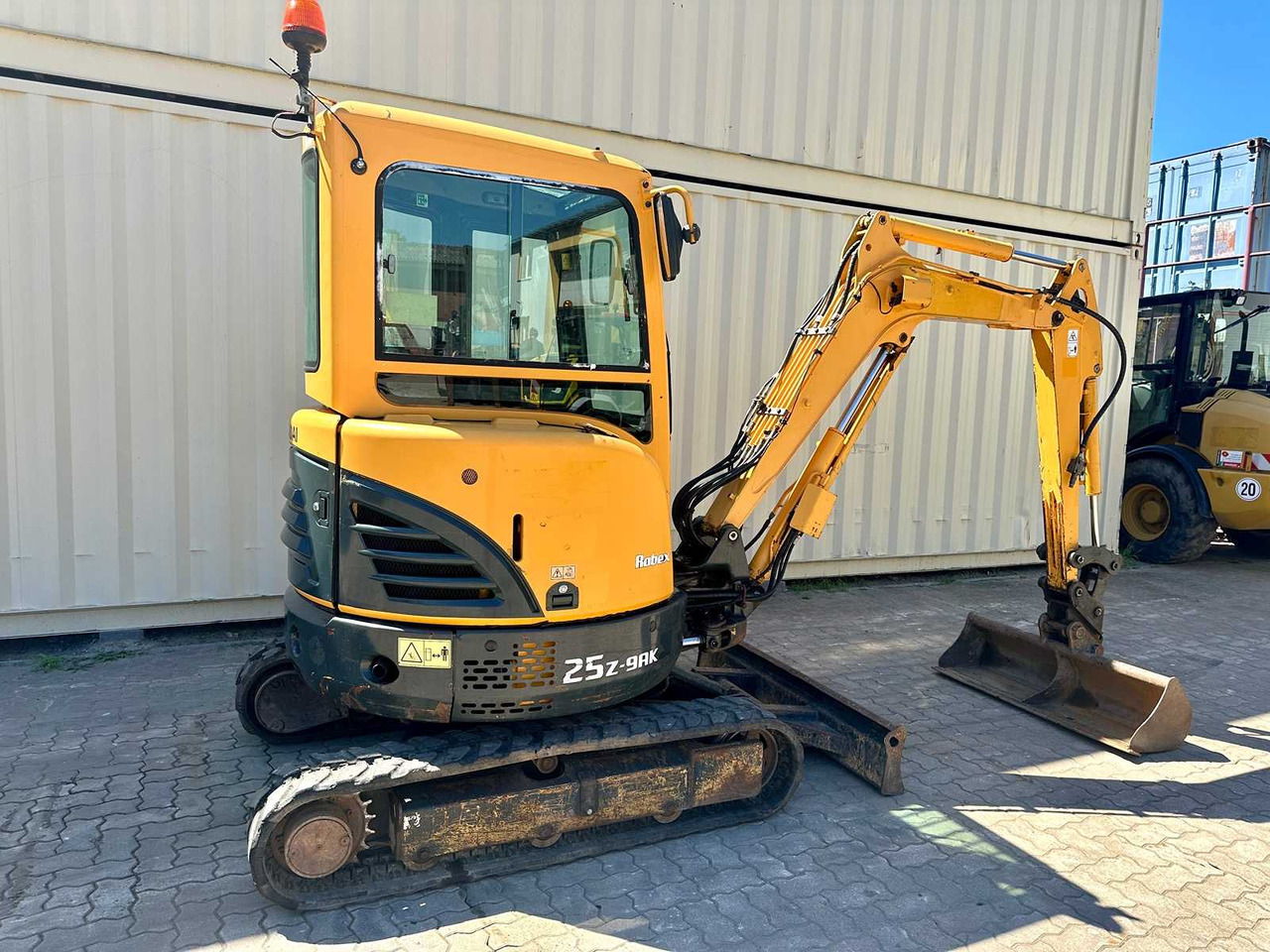 Hyundai Robex25Z-9AK - Minikuormaaja: kuva Hyundai Robex25Z-9AK - Minikuormaaja Hyundai Robex25Z-9AK - Minikuormaaja: kuva Hyundai Robex25Z-9AK - Minikuormaaja
