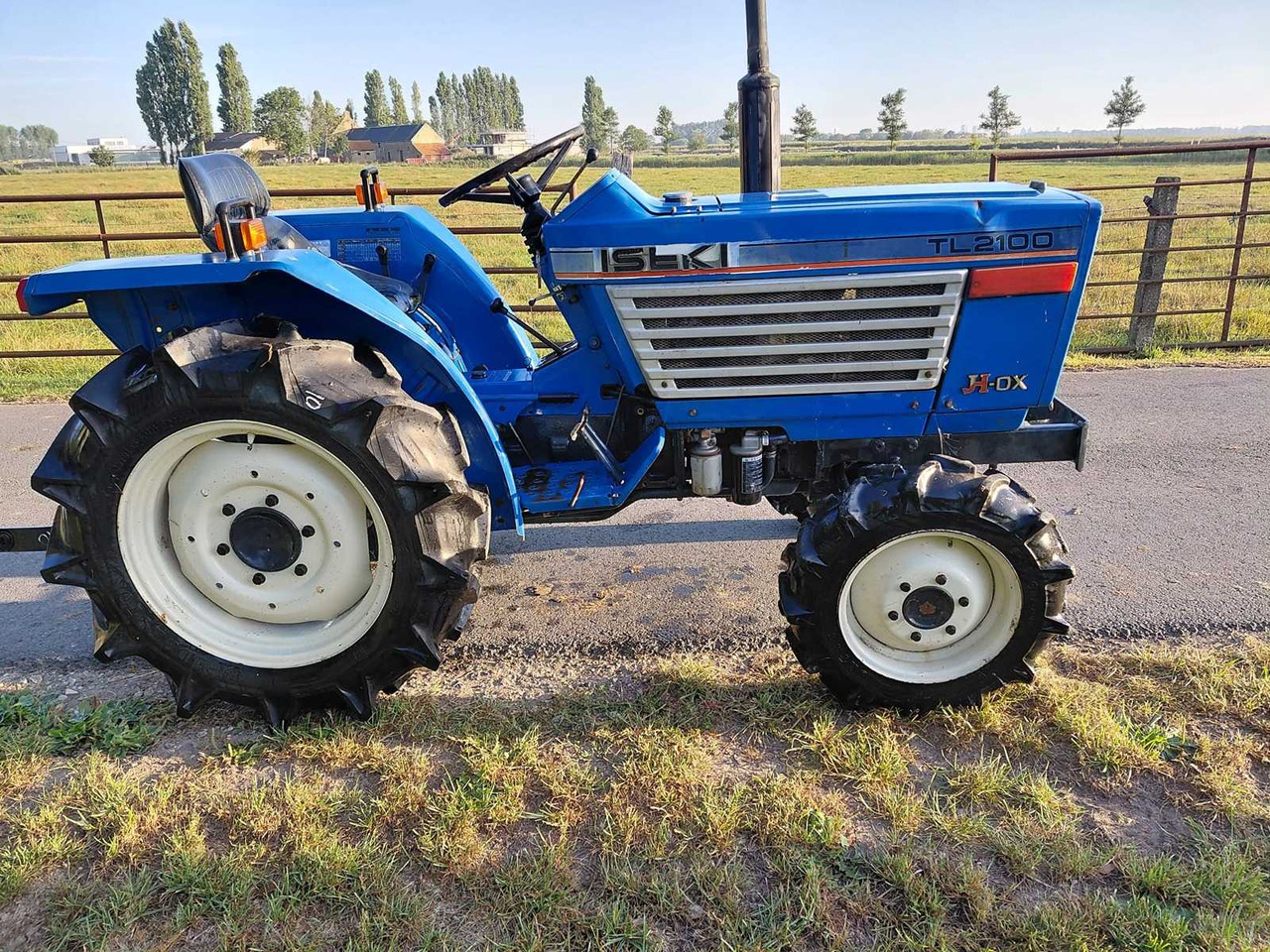 Iseki TL2100 - Pientraktori: kuva Iseki TL2100 - Pientraktori Iseki TL2100 - Pientraktori: kuva Iseki TL2100 - Pientraktori
