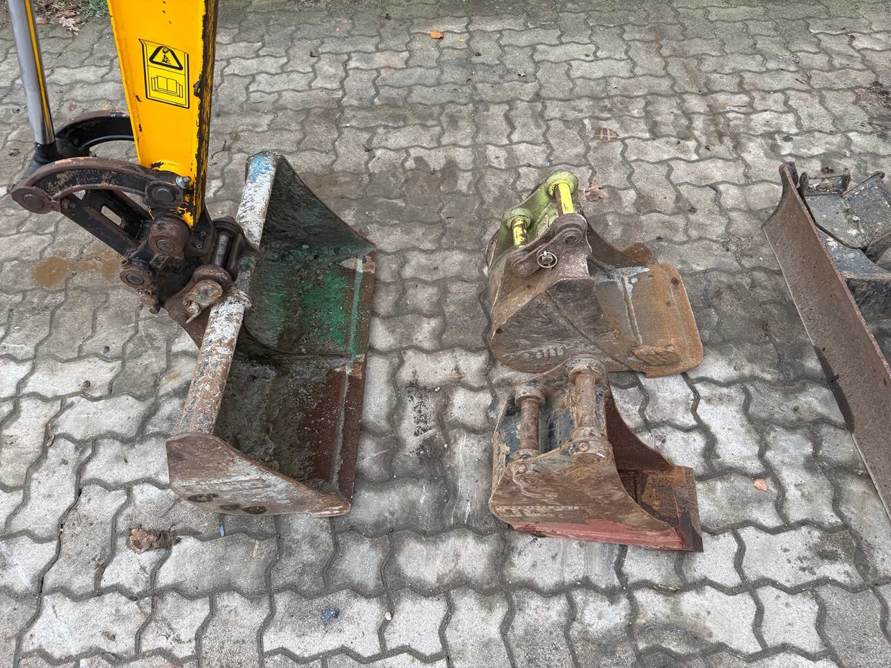 Minikuormaaja JCB - 16C-1 - 2022 - MINI EXCAVATOR - 3 X BUCKET: kuva Minikuormaaja JCB - 16C-1 - 2022 - MINI EXCAVATOR - 3 X BUCKET