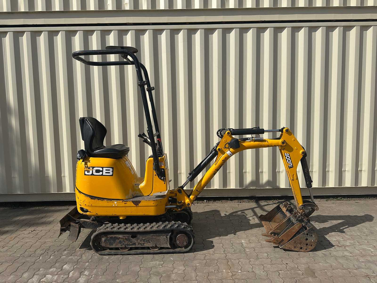 JCB 8008 CTS - Minikuormaaja: kuva JCB 8008 CTS - Minikuormaaja JCB 8008 CTS - Minikuormaaja: kuva JCB 8008 CTS - Minikuormaaja