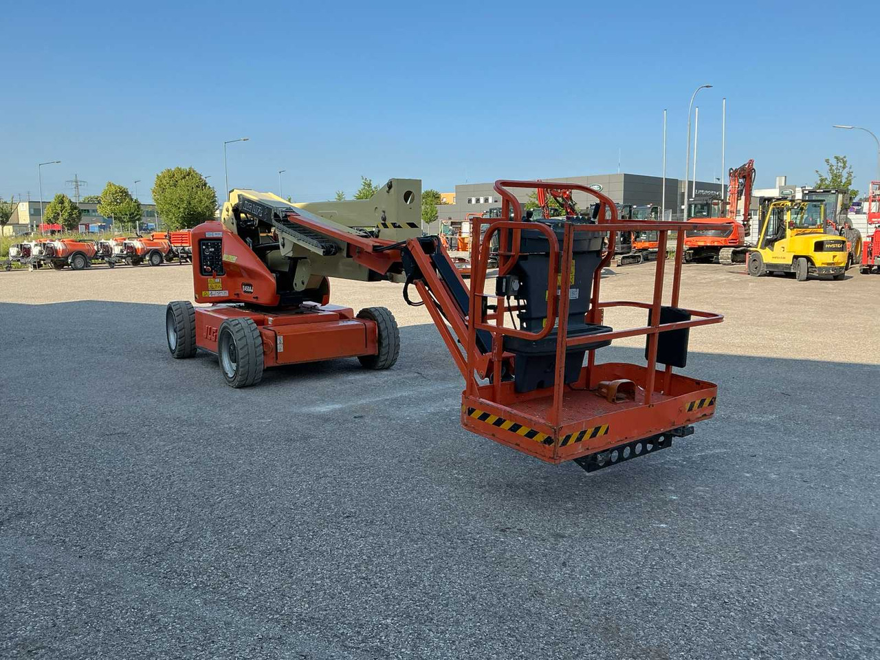 JLG E450AJ - Henkilönostin: kuva JLG E450AJ - Henkilönostin JLG E450AJ - Henkilönostin: kuva JLG E450AJ - Henkilönostin