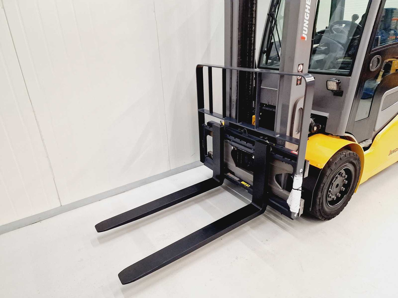 JUNGHEINRICH - 2019 - EFG 540KS - FORKLIFT - SIDE-SHIFT - 4TH FUNCTION - Vastapainotrukki: kuva JUNGHEINRICH - 2019 - EFG 540KS - FORKLIFT - SIDE-SHIFT - 4TH FUNCTION - Vastapainotrukki JUNGHEINRICH - 2019 - EFG 540KS - FORKLIFT - SIDE-SHIFT - 4TH FUNCTION - Vastapainotrukki: kuva JUNGHEINRICH - 2019 - EFG 540KS - FORKLIFT - SIDE-SHIFT - 4TH FUNCTION - Vastapainotrukki