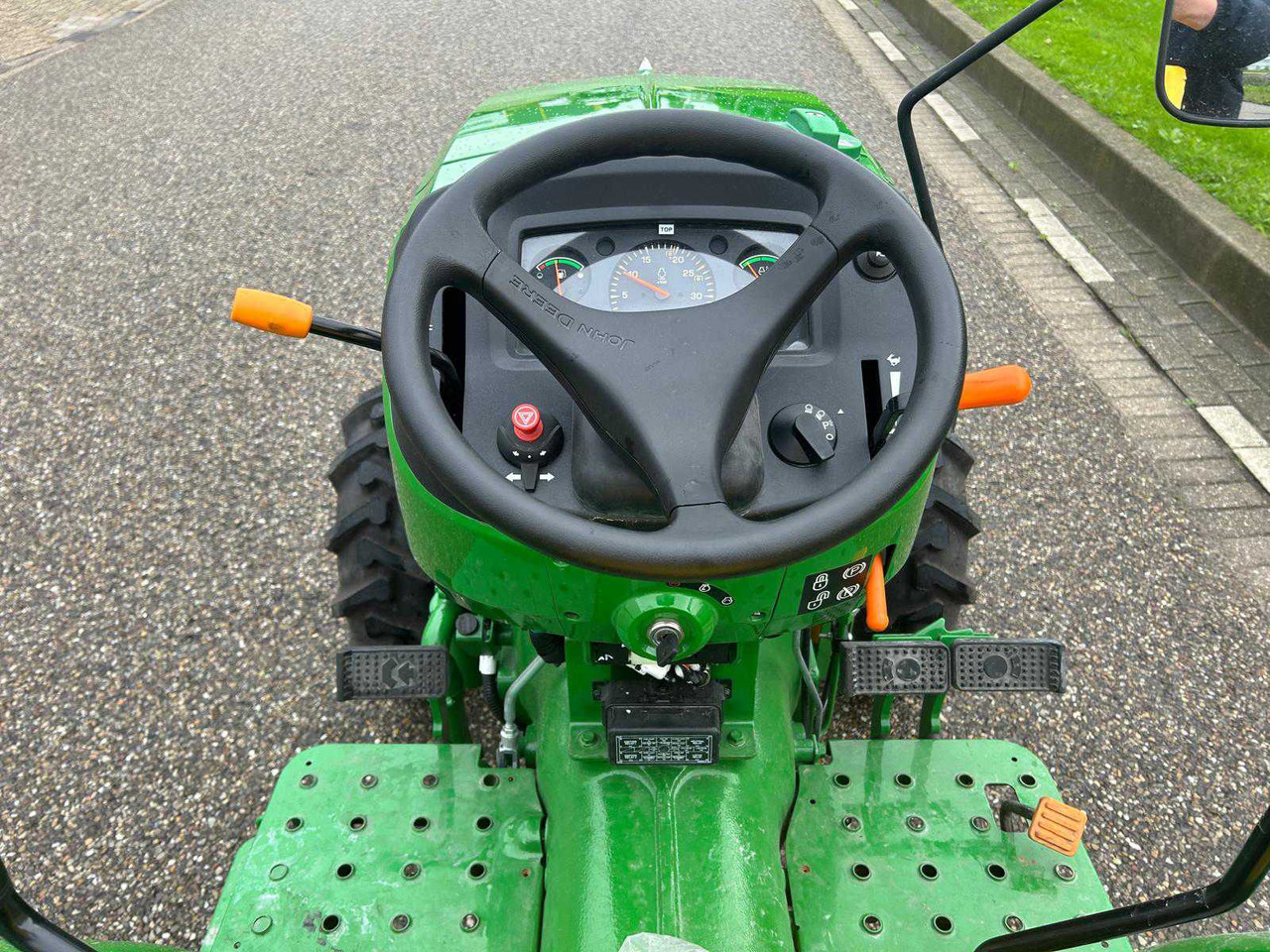 Pientraktori John Deere 3028 EN: kuva Pientraktori John Deere 3028 EN