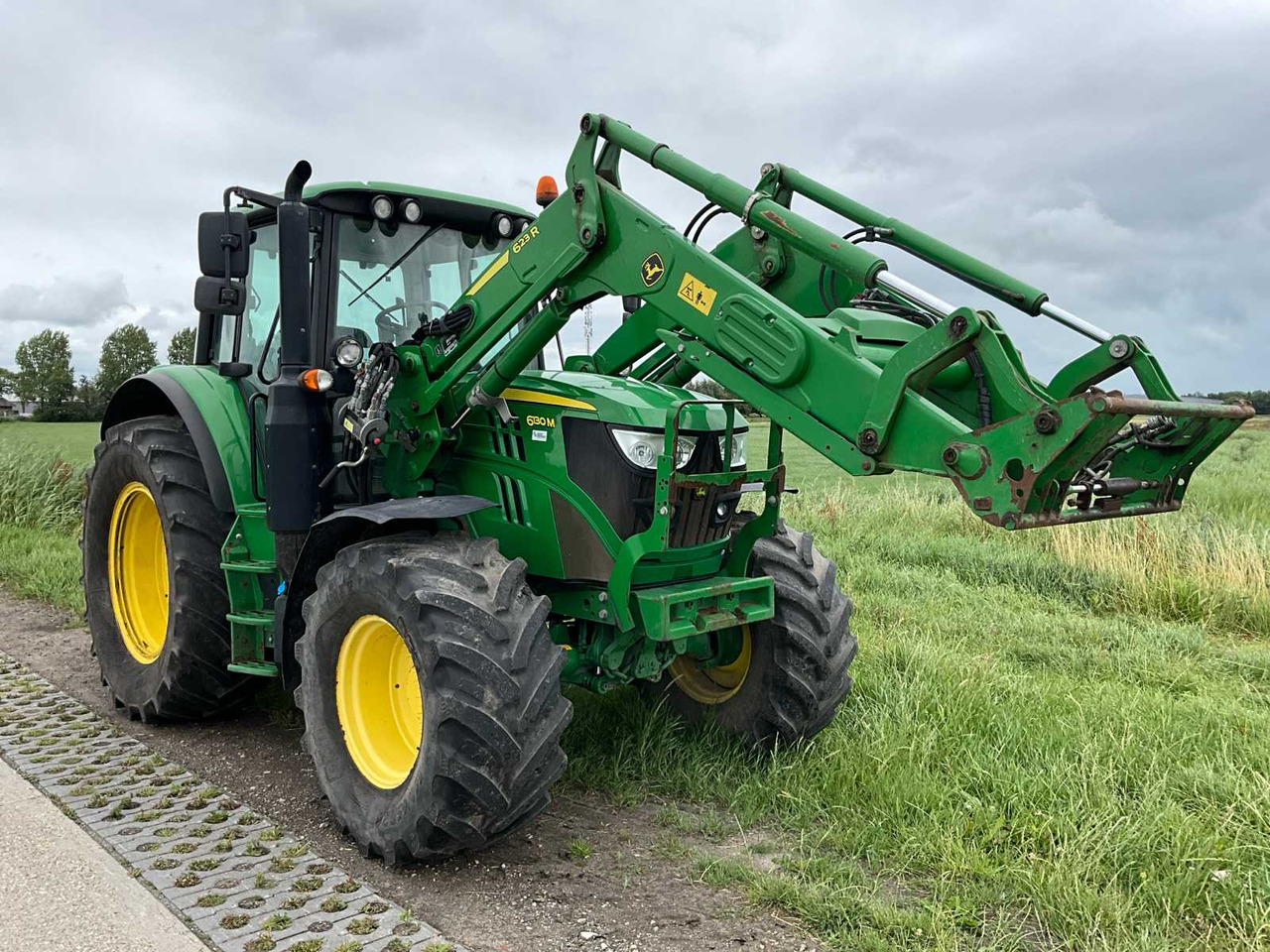 John Deere 6130M - Traktori: kuva John Deere 6130M - Traktori John Deere 6130M - Traktori: kuva John Deere 6130M - Traktori