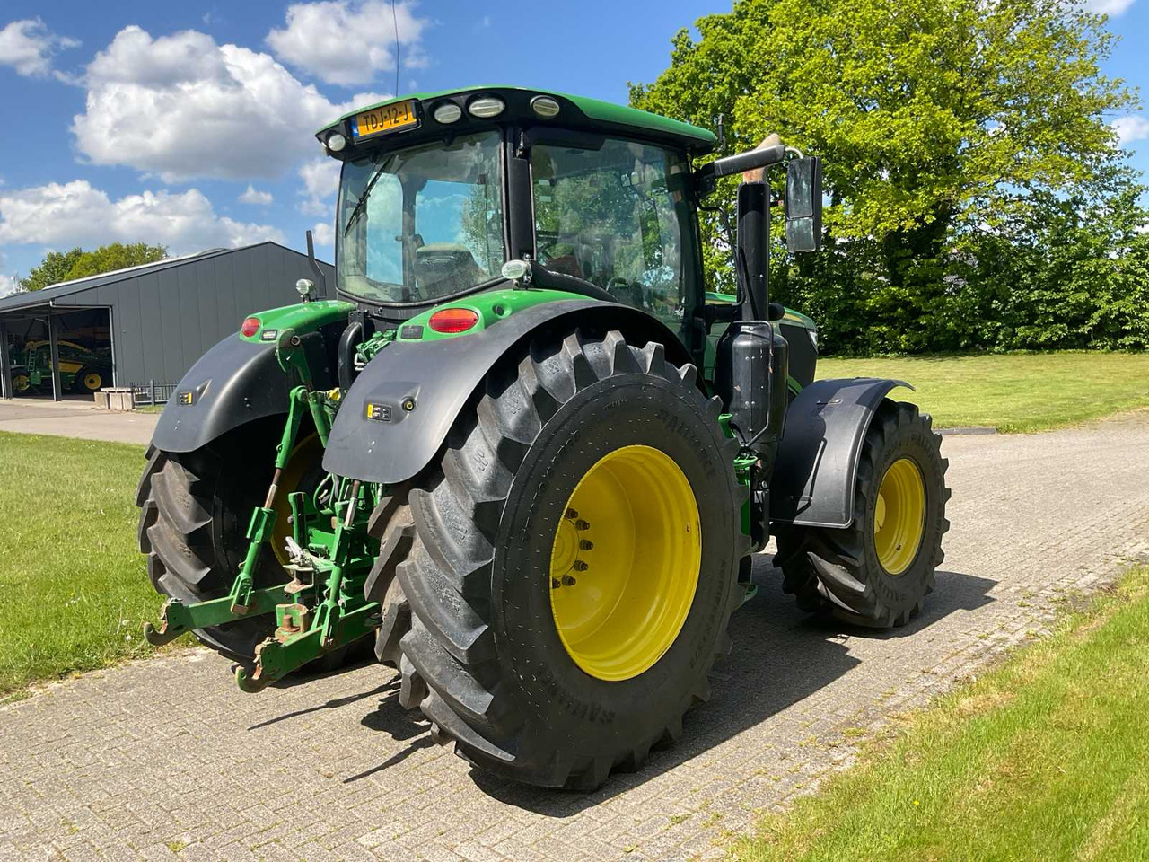 John Deere 6215R - Traktori: kuva John Deere 6215R - Traktori John Deere 6215R - Traktori: kuva John Deere 6215R - Traktori