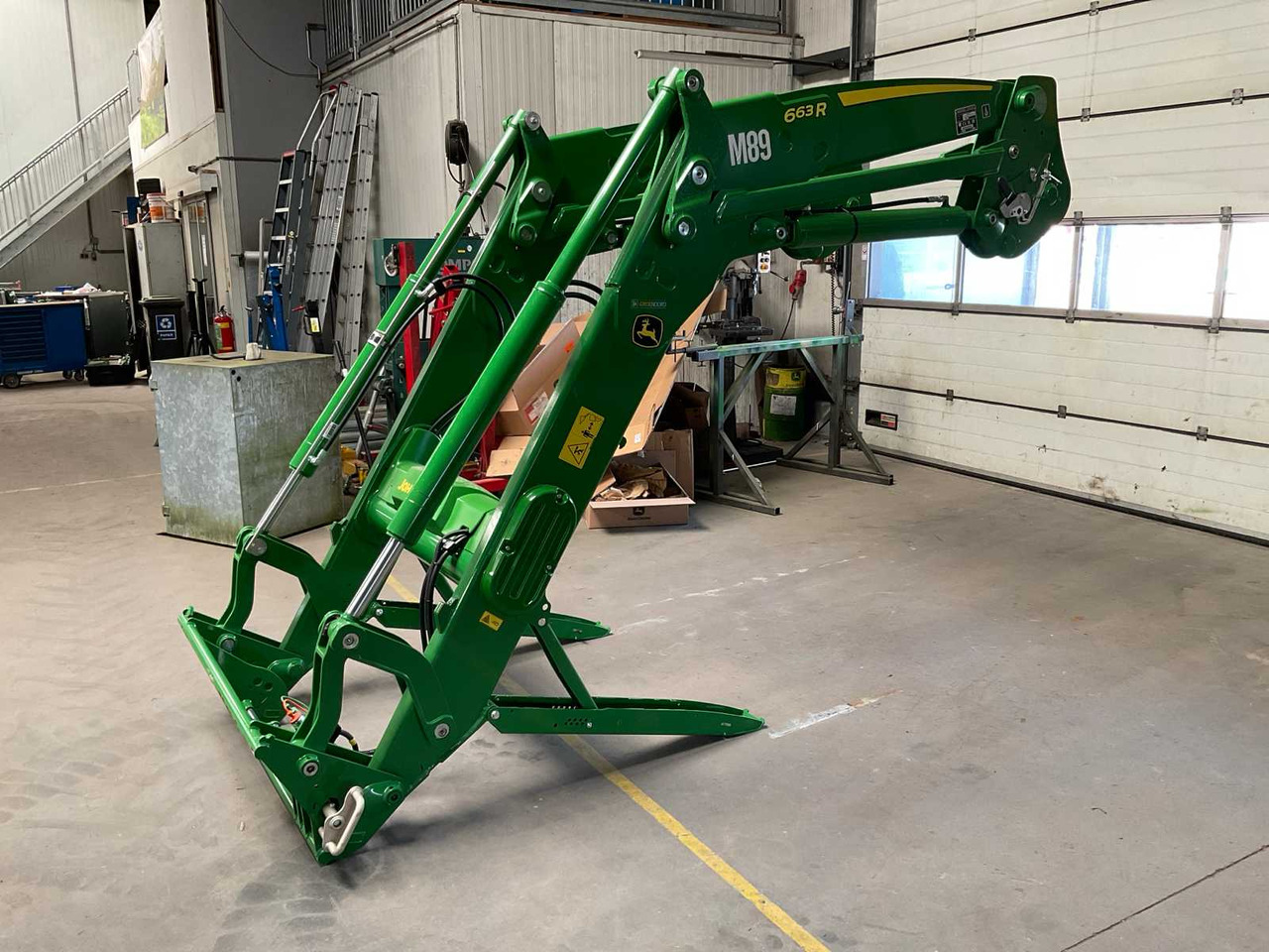John Deere 663R / C / - Traktori - etukuormain: kuva John Deere 663R / C / - Traktori - etukuormain John Deere 663R / C / - Traktori - etukuormain: kuva John Deere 663R / C / - Traktori - etukuormain