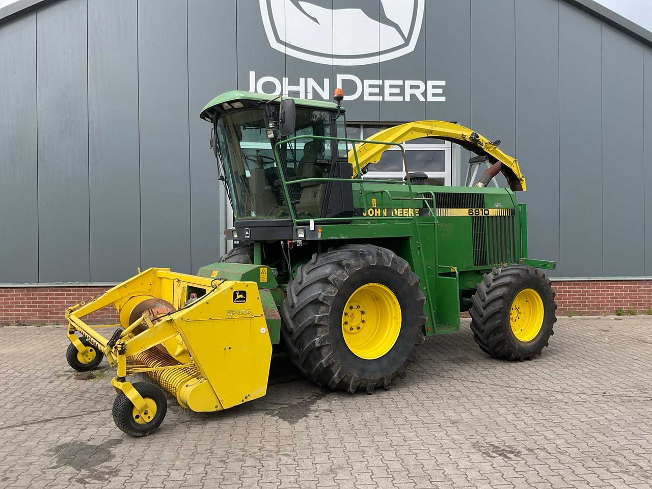 John Deere 6910 - Itsekulkeva silppuri: kuva John Deere 6910 - Itsekulkeva silppuri John Deere 6910 - Itsekulkeva silppuri: kuva John Deere 6910 - Itsekulkeva silppuri