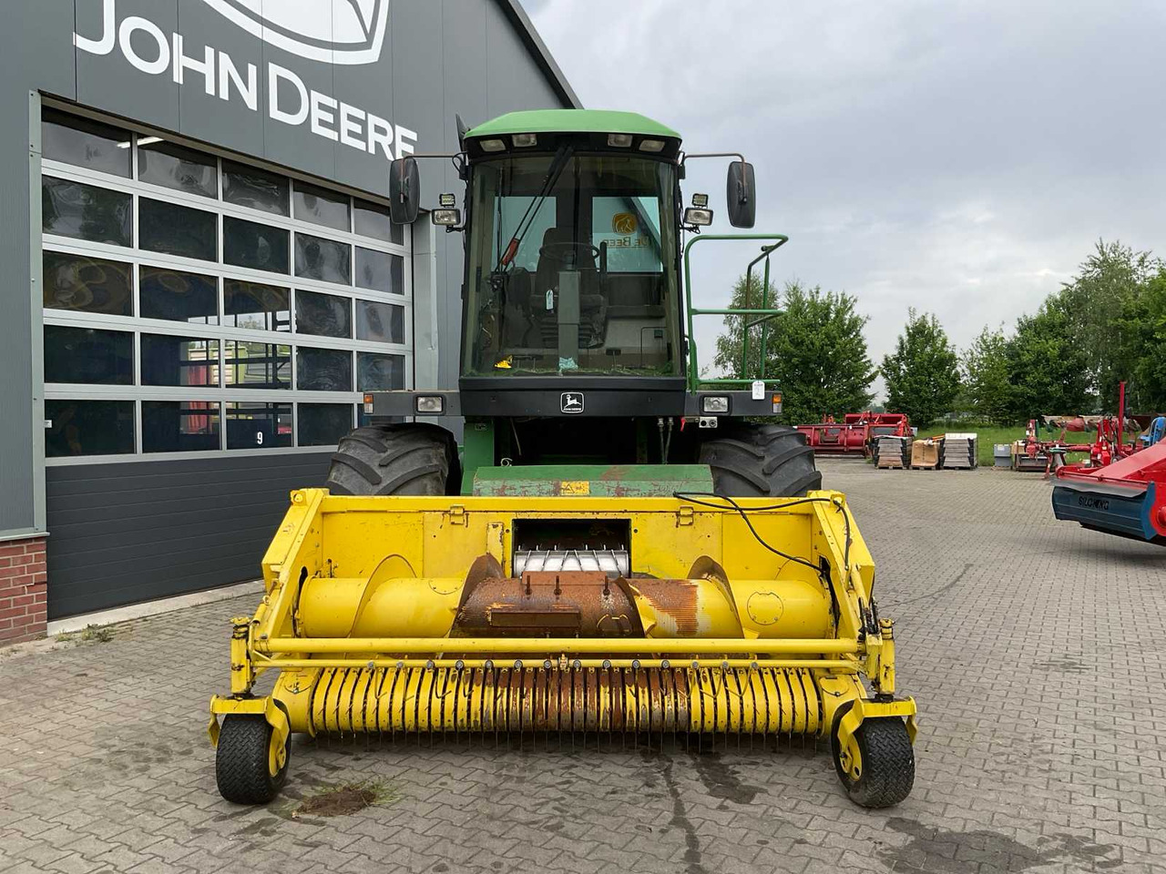 John Deere 6910 - Itsekulkeva silppuri: kuva John Deere 6910 - Itsekulkeva silppuri John Deere 6910 - Itsekulkeva silppuri: kuva John Deere 6910 - Itsekulkeva silppuri