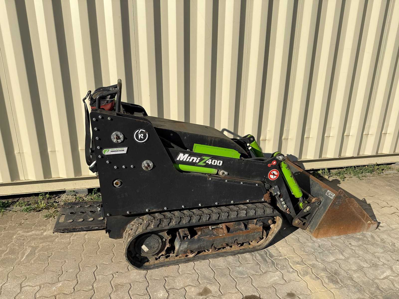 KOVACO - MINI Z400 - 2022 - SKID STEER LOADERS - Liukuohjattu telakuormaaja: kuva KOVACO - MINI Z400 - 2022 - SKID STEER LOADERS - Liukuohjattu telakuormaaja KOVACO - MINI Z400 - 2022 - SKID STEER LOADERS - Liukuohjattu telakuormaaja: kuva KOVACO - MINI Z400 - 2022 - SKID STEER LOADERS - Liukuohjattu telakuormaaja