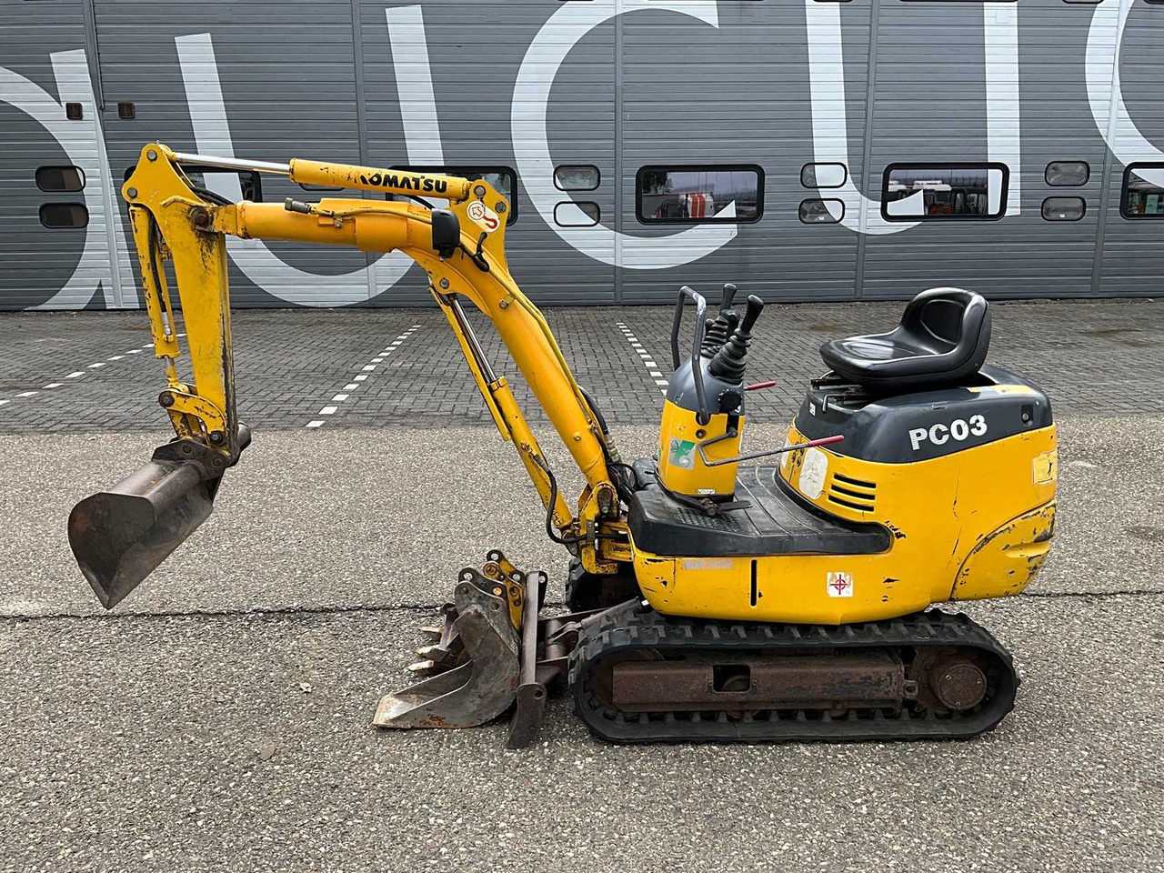 Komatsu PC03 - Minikuormaaja: kuva Komatsu PC03 - Minikuormaaja Komatsu PC03 - Minikuormaaja: kuva Komatsu PC03 - Minikuormaaja