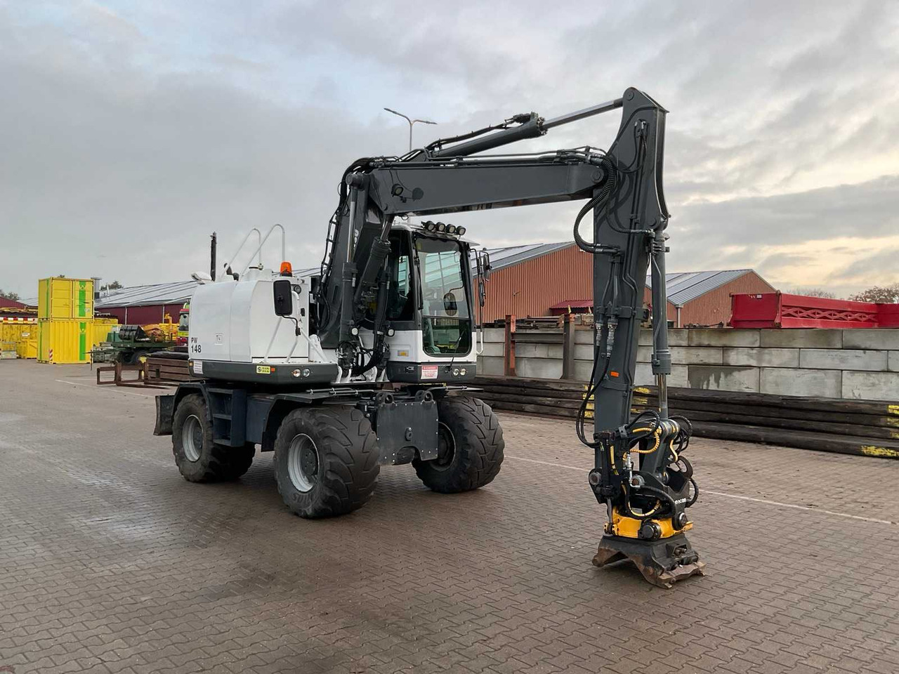 Komatsu PW148-10 - Pyöräalustainen kaivinkone: kuva Komatsu PW148-10 - Pyöräalustainen kaivinkone Komatsu PW148-10 - Pyöräalustainen kaivinkone: kuva Komatsu PW148-10 - Pyöräalustainen kaivinkone