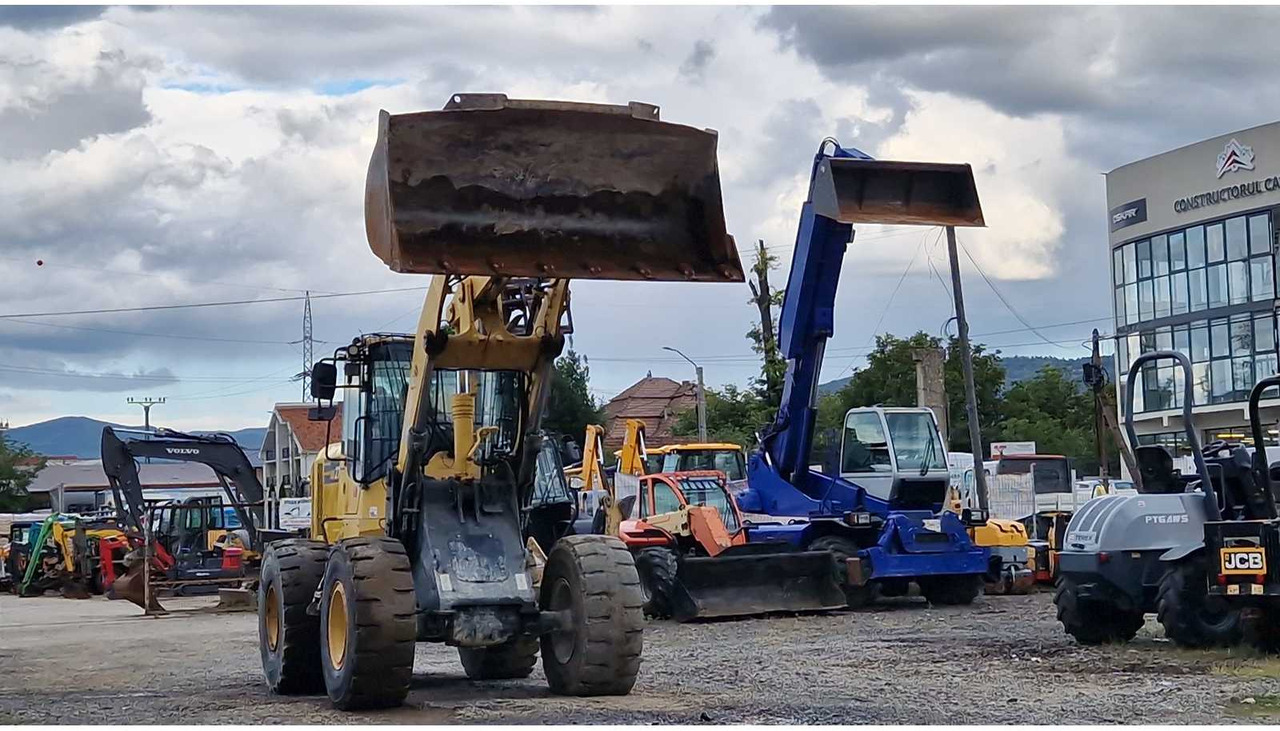 Komatsu WA270-7 - Pyöräkuormaaja: kuva Komatsu WA270-7 - Pyöräkuormaaja Komatsu WA270-7 - Pyöräkuormaaja: kuva Komatsu WA270-7 - Pyöräkuormaaja