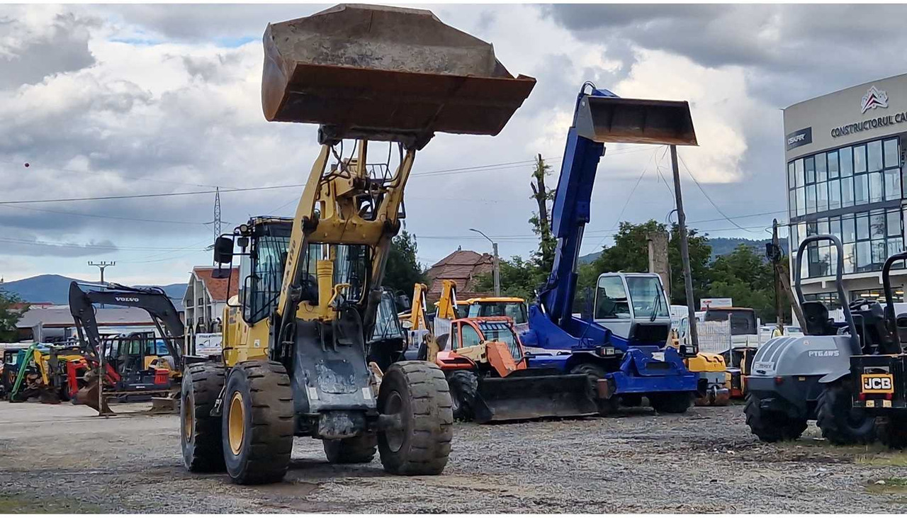 Komatsu WA270-7 - Pyöräkuormaaja: kuva Komatsu WA270-7 - Pyöräkuormaaja Komatsu WA270-7 - Pyöräkuormaaja: kuva Komatsu WA270-7 - Pyöräkuormaaja