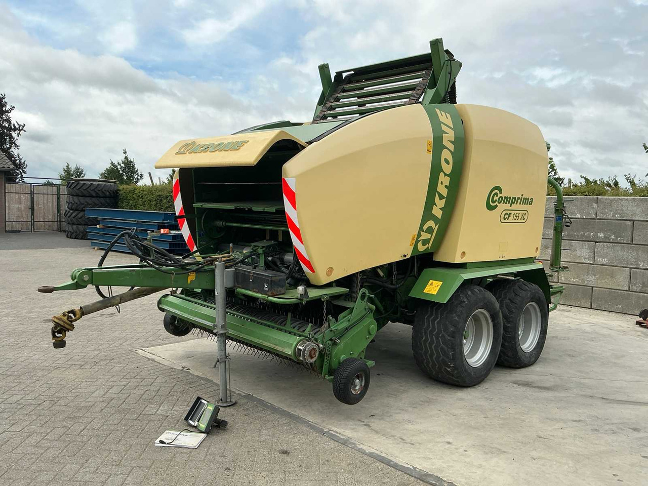 Krone Comprima CF 155 XC - Pyöröpaalain, Käärijä: kuva Krone Comprima CF 155 XC - Pyöröpaalain, Käärijä Krone Comprima CF 155 XC - Pyöröpaalain, Käärijä: kuva Krone Comprima CF 155 XC - Pyöröpaalain, Käärijä