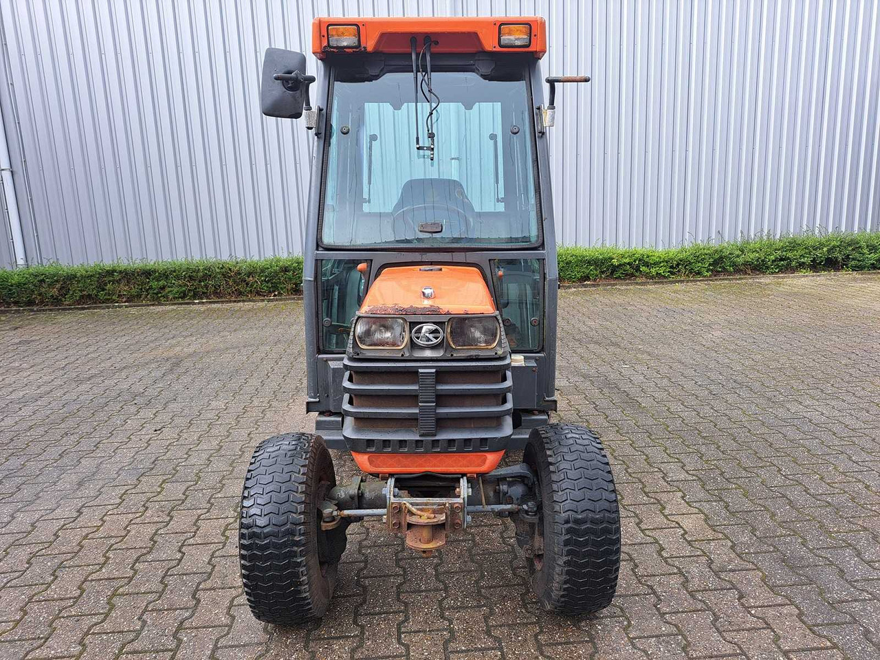 Kubota B2410 - Pientraktori: kuva Kubota B2410 - Pientraktori Kubota B2410 - Pientraktori: kuva Kubota B2410 - Pientraktori
