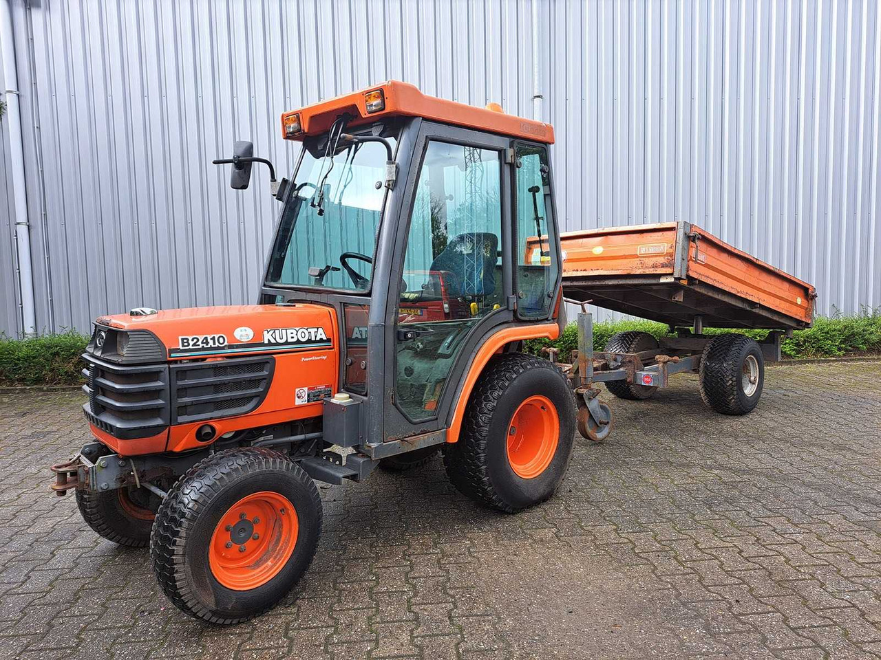 Kubota B2410 - Pientraktori: kuva Kubota B2410 - Pientraktori Kubota B2410 - Pientraktori: kuva Kubota B2410 - Pientraktori