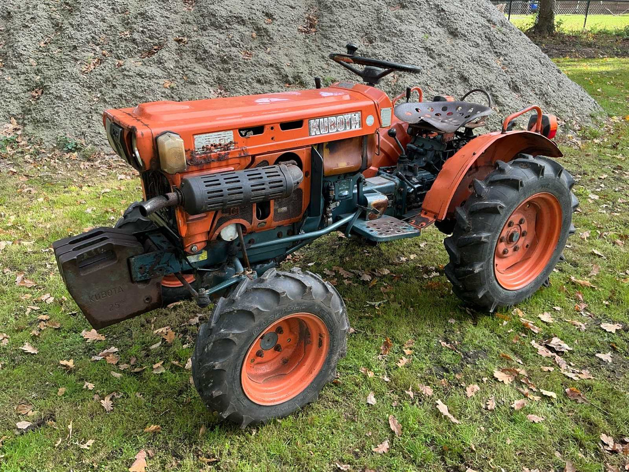 Kubota B6100 D - Traktori: kuva Kubota B6100 D - Traktori Kubota B6100 D - Traktori: kuva Kubota B6100 D - Traktori
