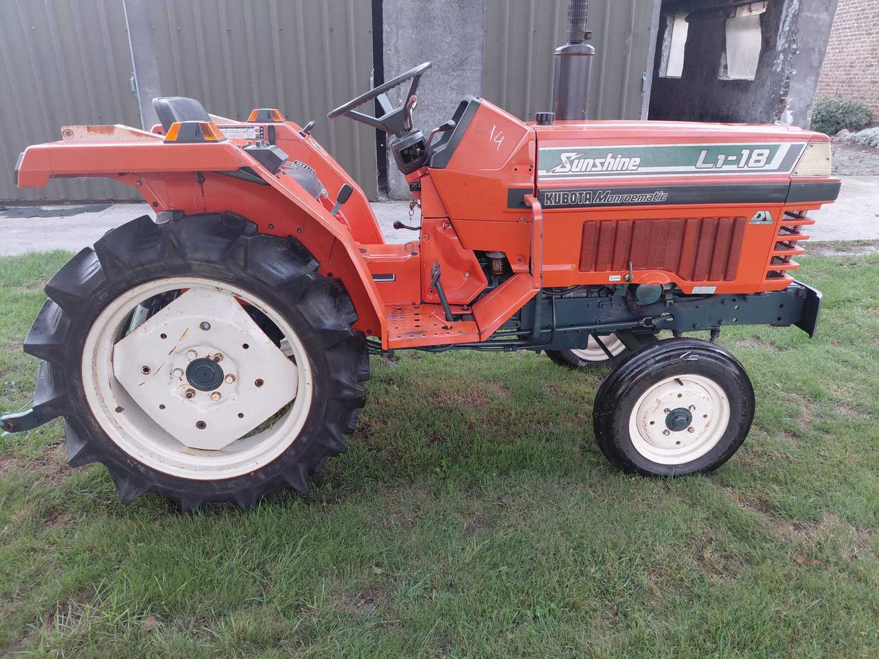 Kubota L1-18 - Pientraktori: kuva Kubota L1-18 - Pientraktori Kubota L1-18 - Pientraktori: kuva Kubota L1-18 - Pientraktori