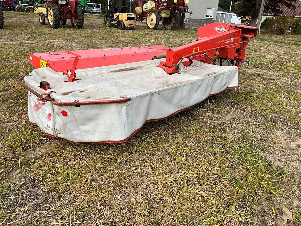 Kuhn FC313 - Kesantomurskain/ Vesakkomurskain: kuva Kuhn FC313 - Kesantomurskain/ Vesakkomurskain Kuhn FC313 - Kesantomurskain/ Vesakkomurskain: kuva Kuhn FC313 - Kesantomurskain/ Vesakkomurskain