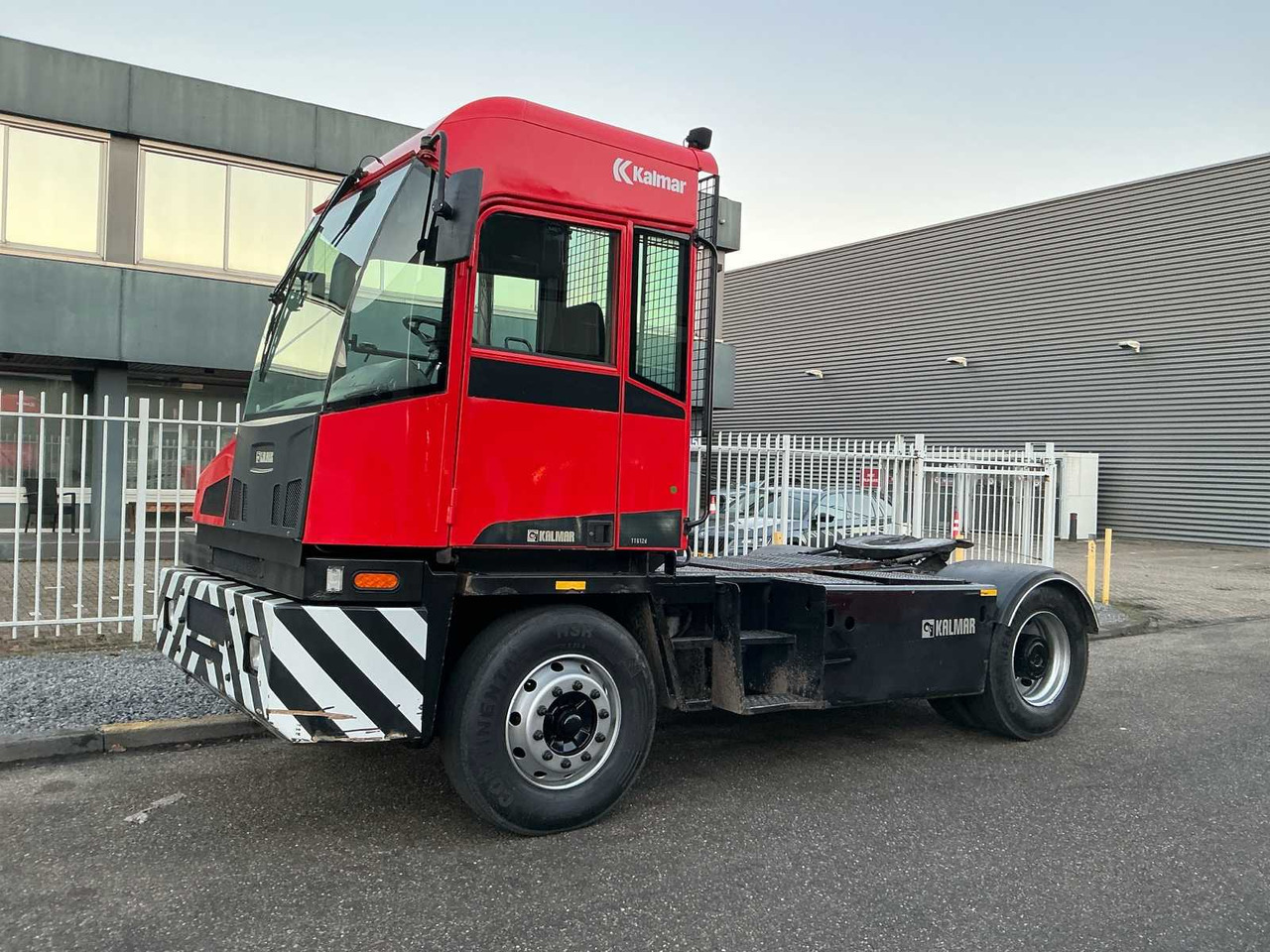 2012 KALMAR TT612D TERMINAL TRUCK - Kuorma-auto: kuva 2012 KALMAR TT612D TERMINAL TRUCK - Kuorma-auto 2012 KALMAR TT612D TERMINAL TRUCK - Kuorma-auto: kuva 2012 KALMAR TT612D TERMINAL TRUCK - Kuorma-auto