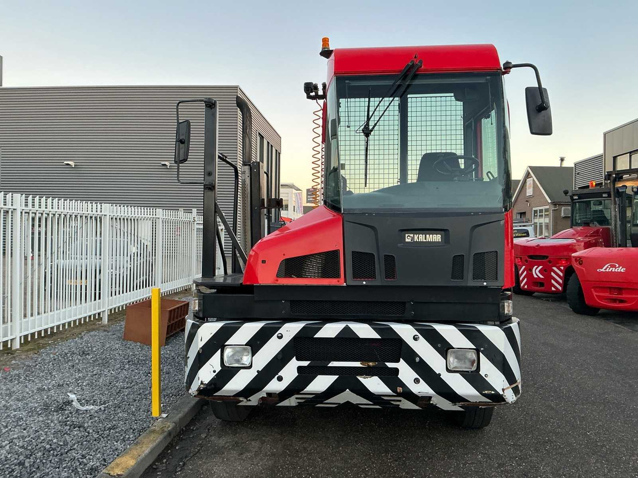 2012 KALMAR TT612D TERMINAL TRUCK - Kuorma-auto: kuva 2012 KALMAR TT612D TERMINAL TRUCK - Kuorma-auto 2012 KALMAR TT612D TERMINAL TRUCK - Kuorma-auto: kuva 2012 KALMAR TT612D TERMINAL TRUCK - Kuorma-auto