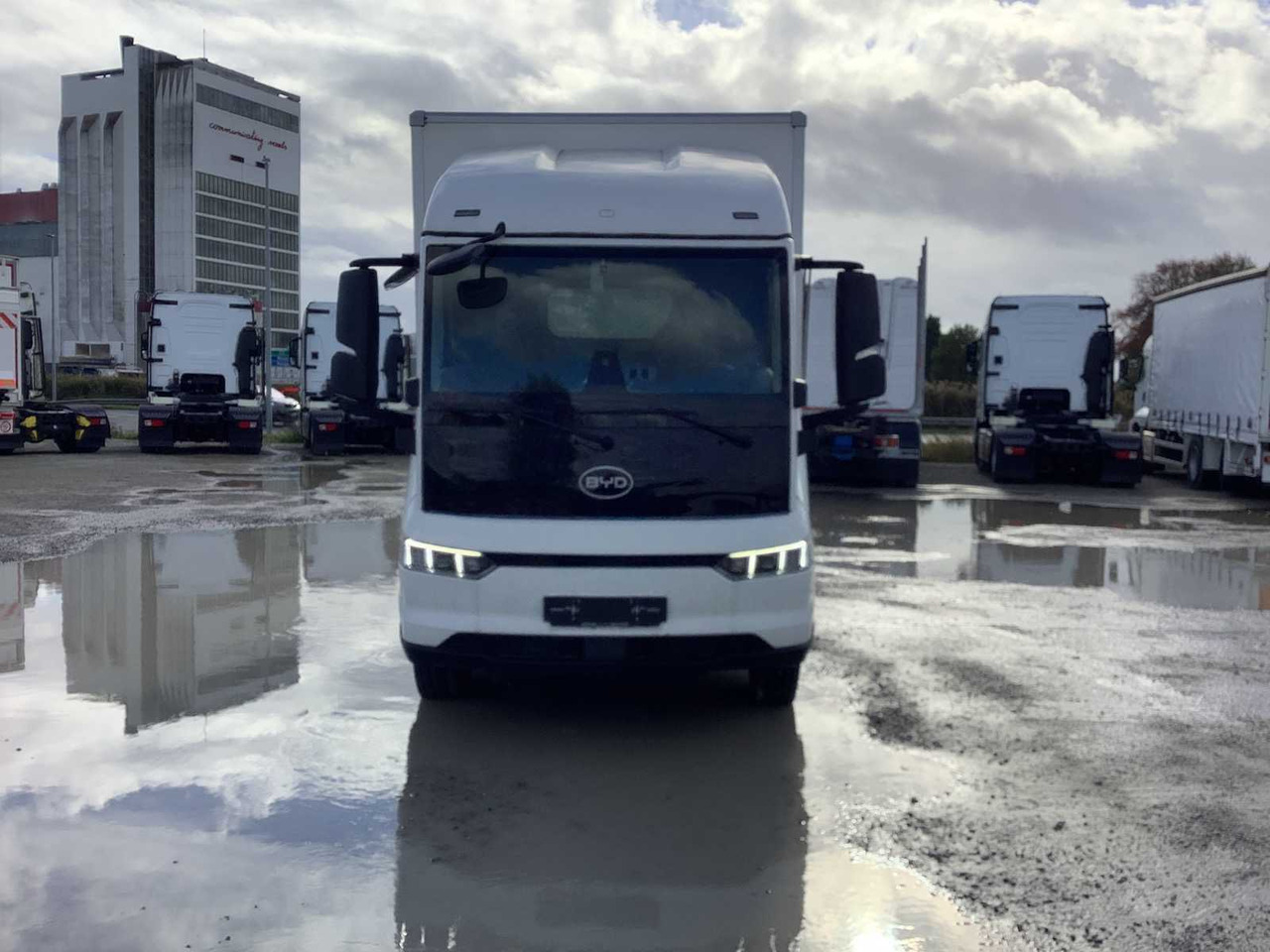 2024 BYD ETM 6 ELECTRIC TRUCK - Kuorma-auto: kuva 2024 BYD ETM 6 ELECTRIC TRUCK - Kuorma-auto 2024 BYD ETM 6 ELECTRIC TRUCK - Kuorma-auto: kuva 2024 BYD ETM 6 ELECTRIC TRUCK - Kuorma-auto
